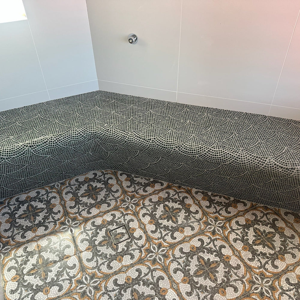RADIANT HEATING THERMASHEET CURVED SHOWER SEAT 1200X450X470MM
