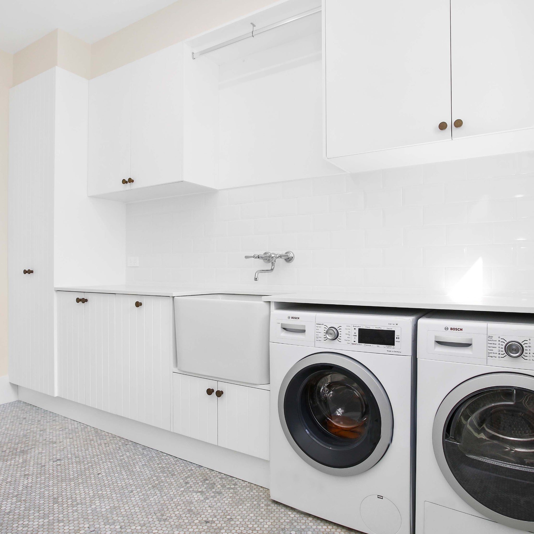 TURNER HASTINGS TRIBO FINE FIRECLAY SINK GLOSS WHITE 597MM