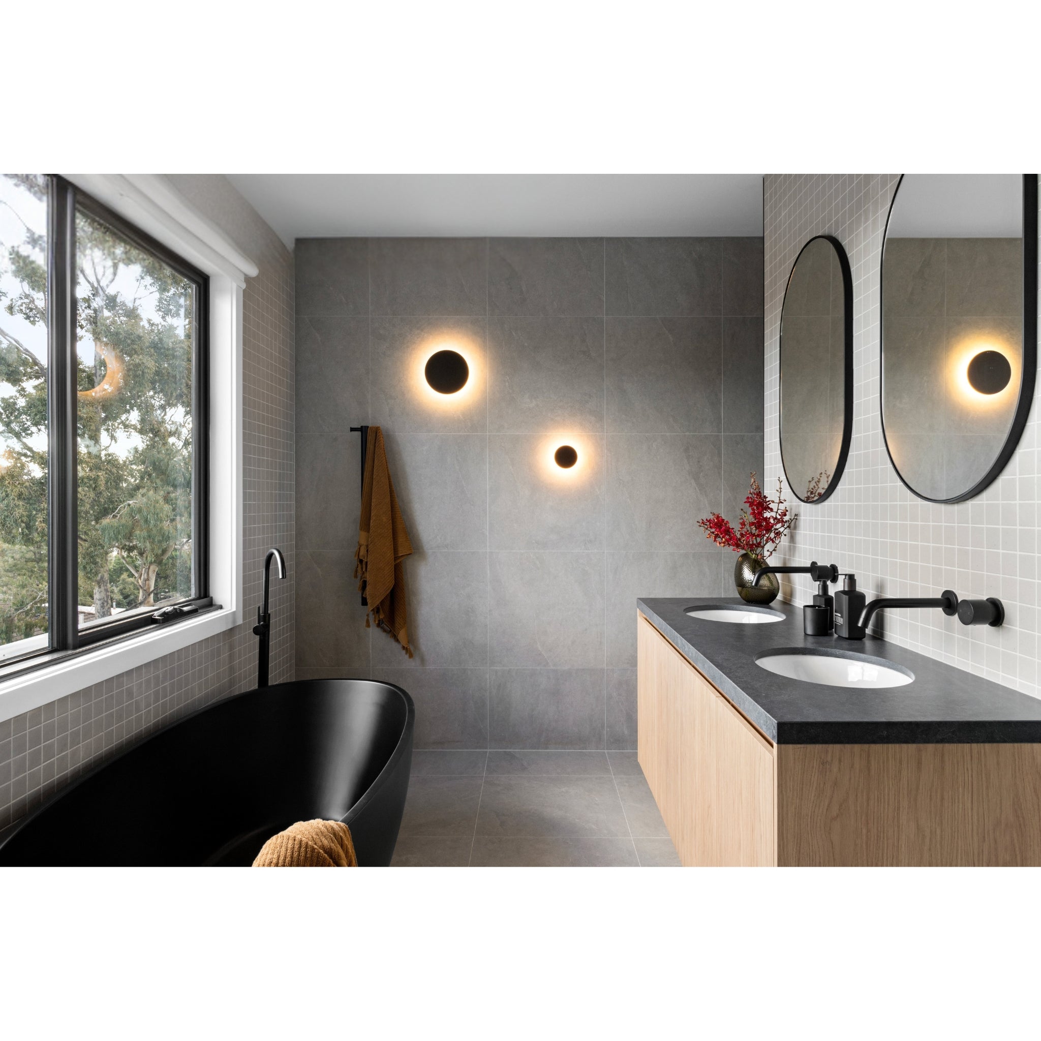 THERMOGROUP ROUND VERTICAL SINGLE HEATED RAIL 900MM MATTE BLACK