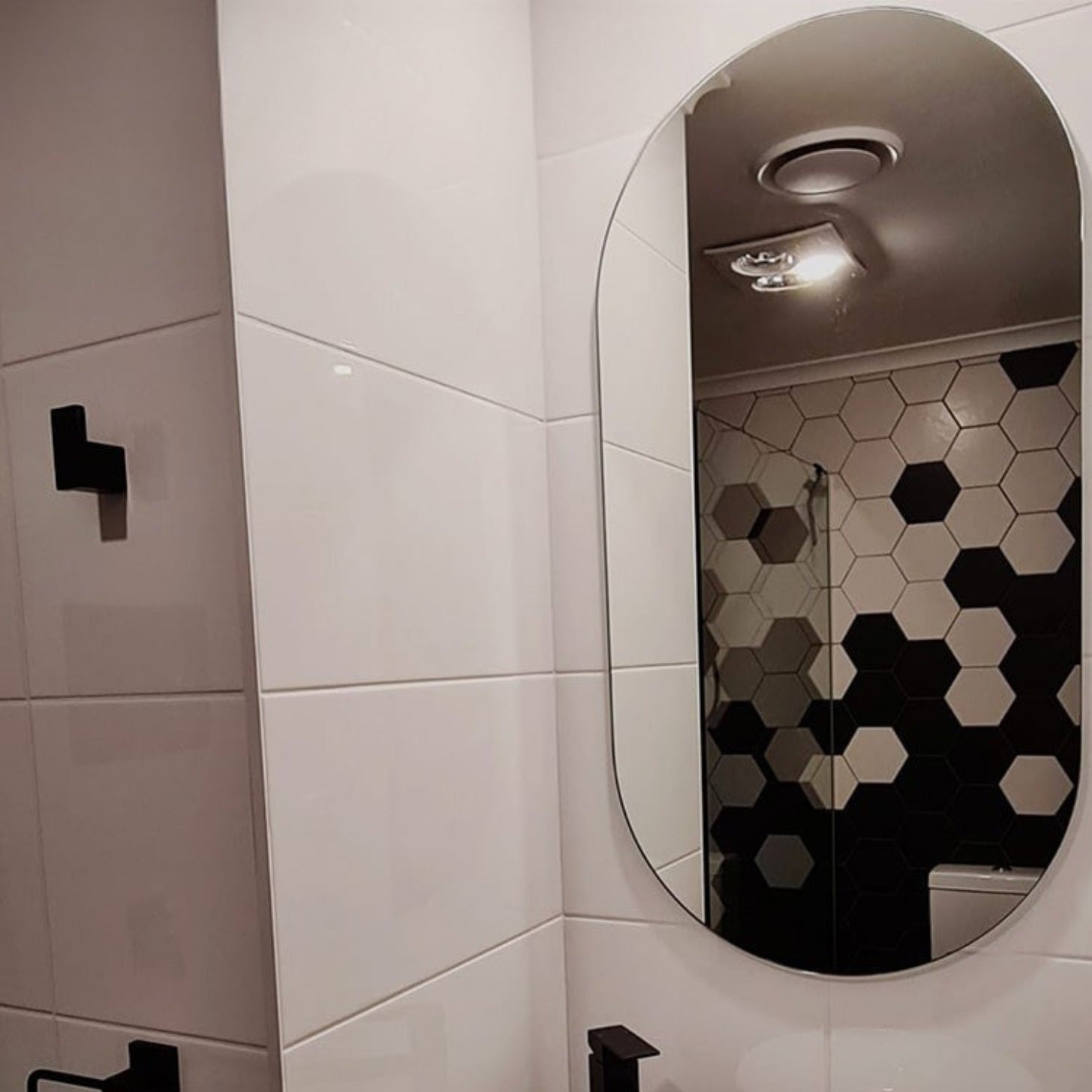THERMOGROUP ABLAZE PILL SHAPE MIRROR WITH HANGERS INCLUDING DEMISTER 500X1000MM