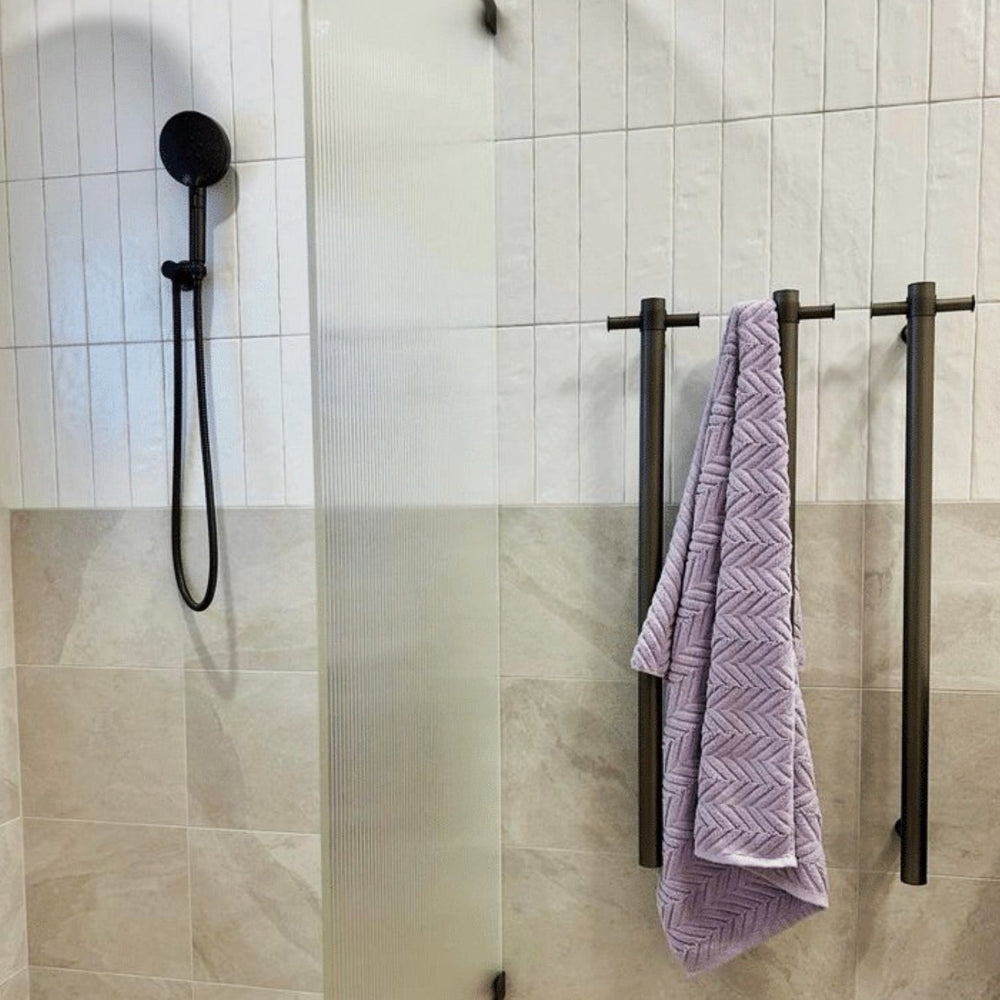 THERMOGROUP ROUND VERTICAL SINGLE HEATED RAIL 900MM MATTE BLACK