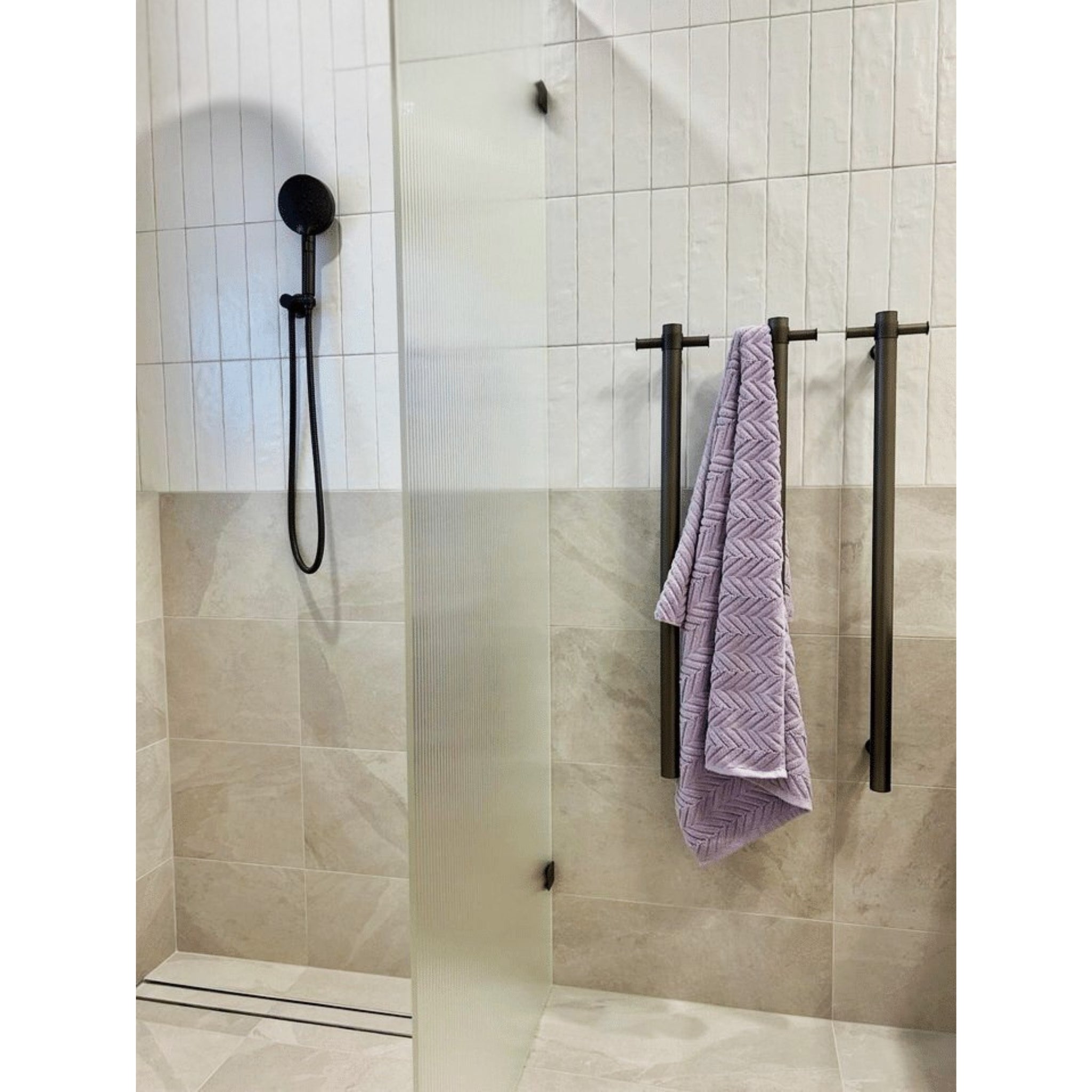 THERMOGROUP ROUND VERTICAL SINGLE HEATED RAIL 900MM MATTE BLACK