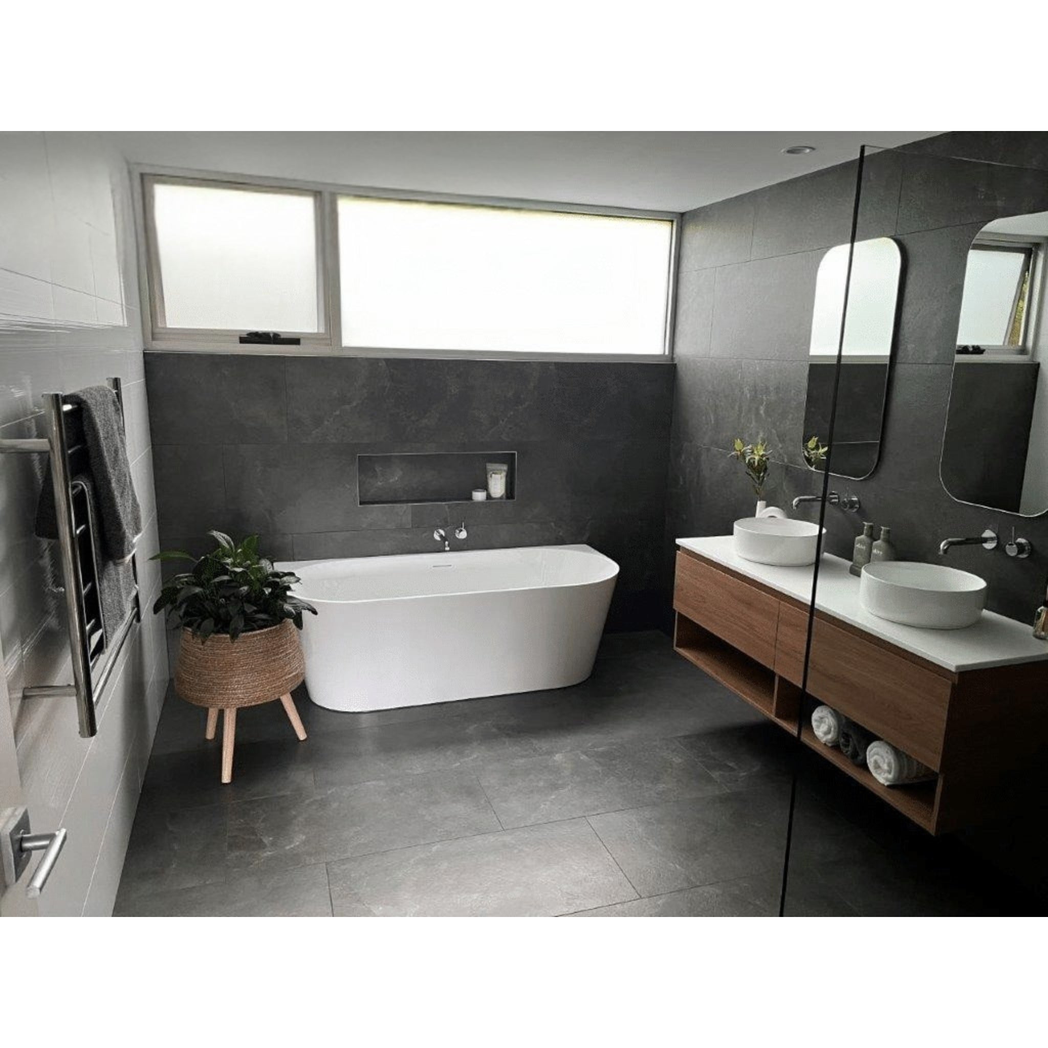 THERMOGROUP 8-BAR ROUND LADDER HEATED TOWEL RAIL POLISHED STAINLESS STEEL 750MM