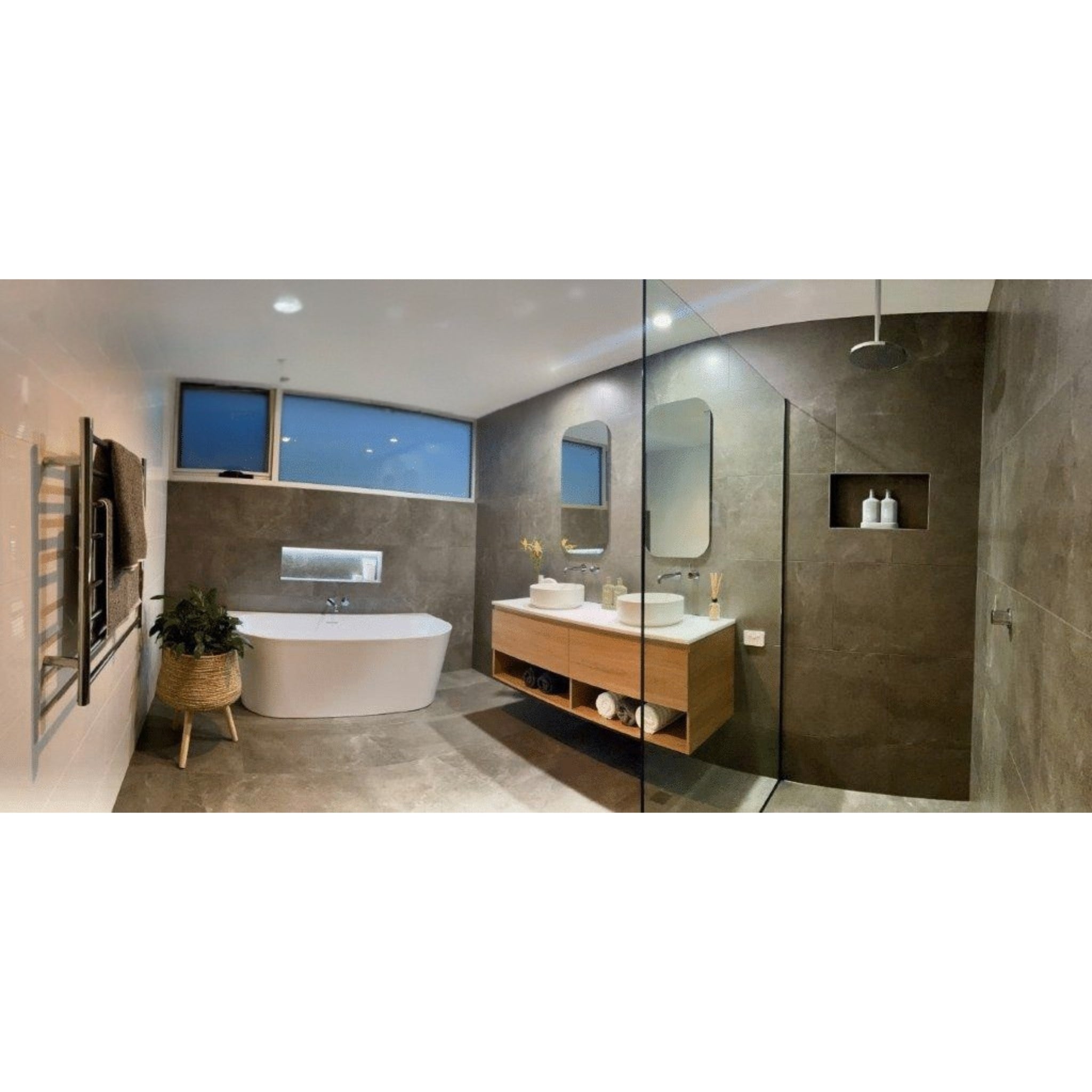 THERMOGROUP 8-BAR ROUND LADDER HEATED TOWEL RAIL POLISHED STAINLESS STEEL 750MM