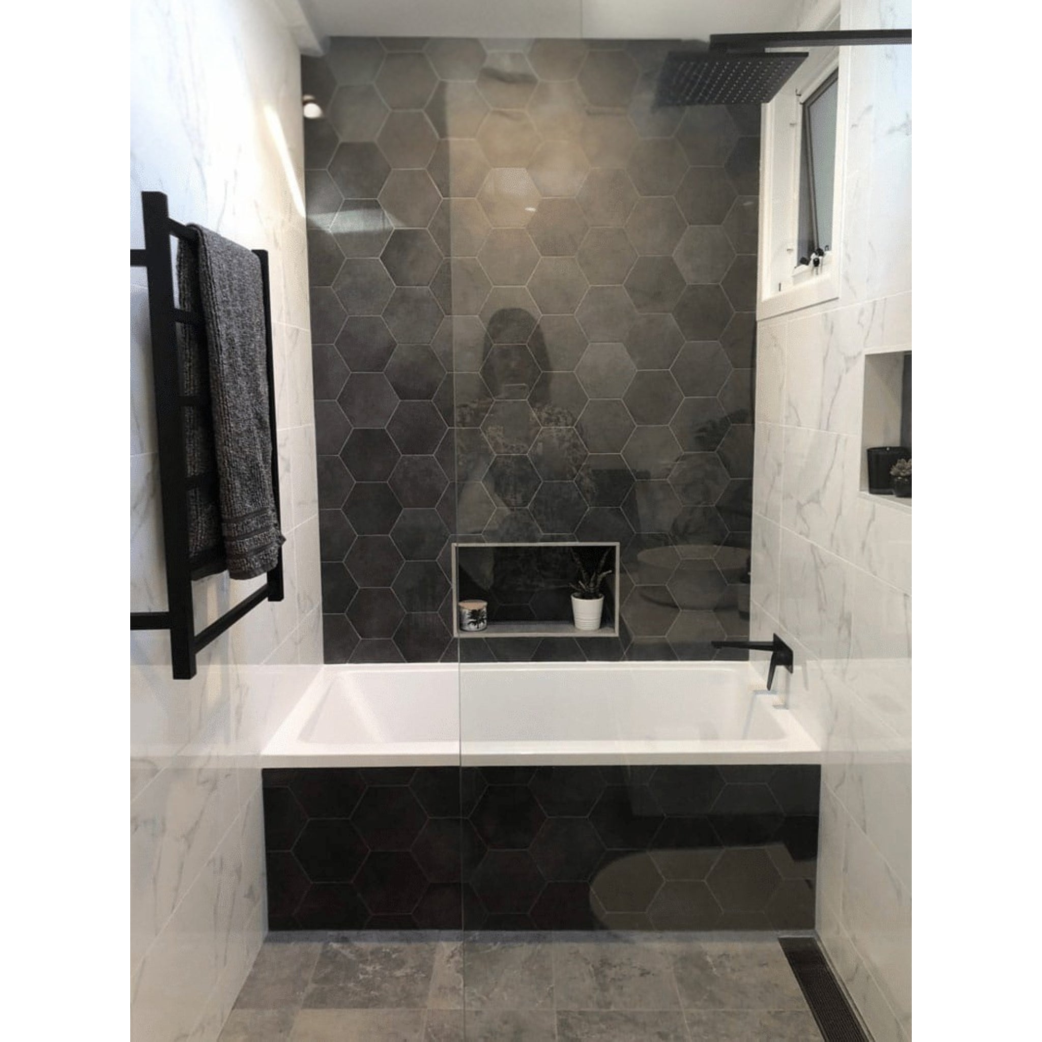 THERMOGROUP SQUARE LADDER HEATED TOWEL RAIL MATTE BLACK 800MM