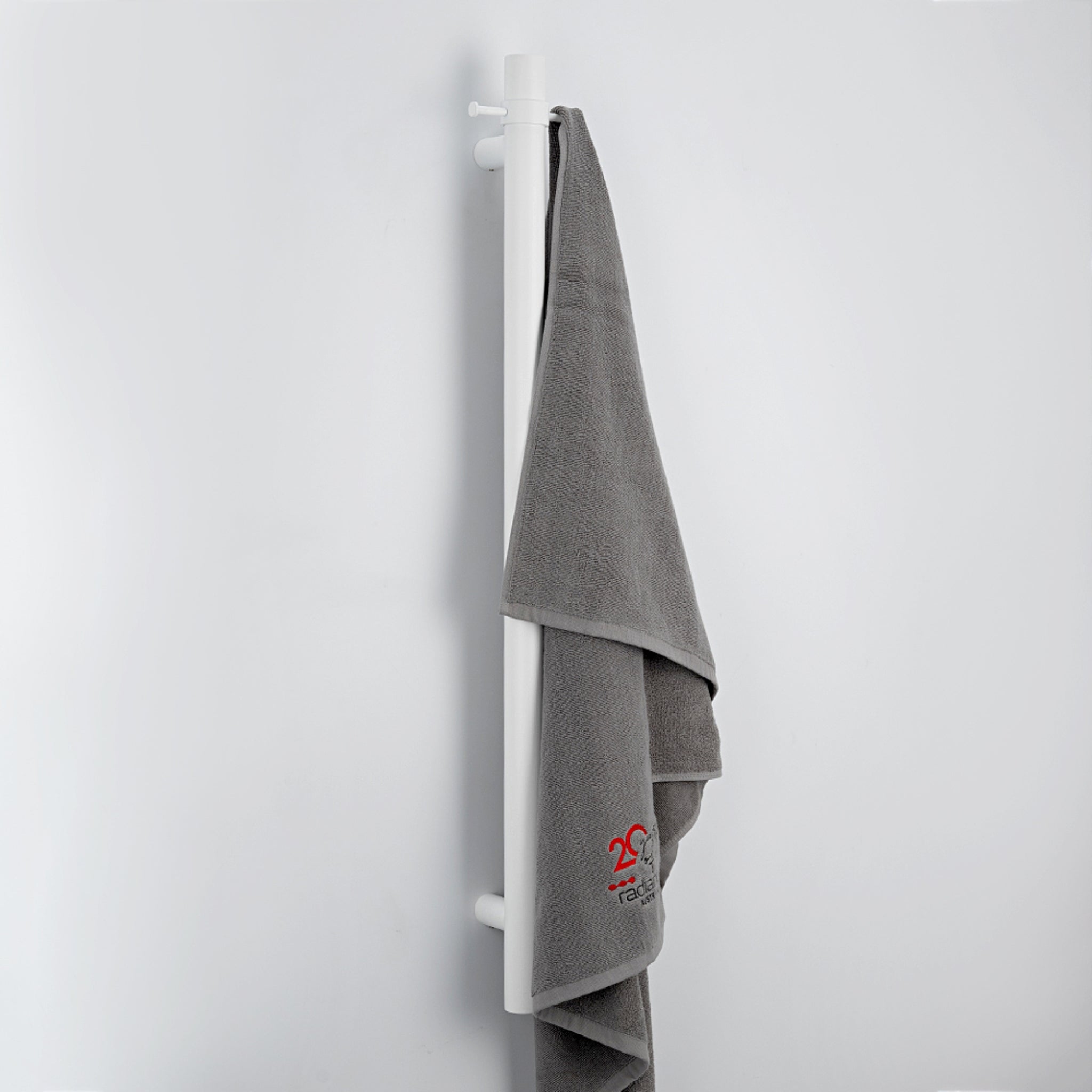 RADIANT HEATING NON-HEATED VERTICAL SINGLE TOWEL RAIL MATTE WHITE 950MM