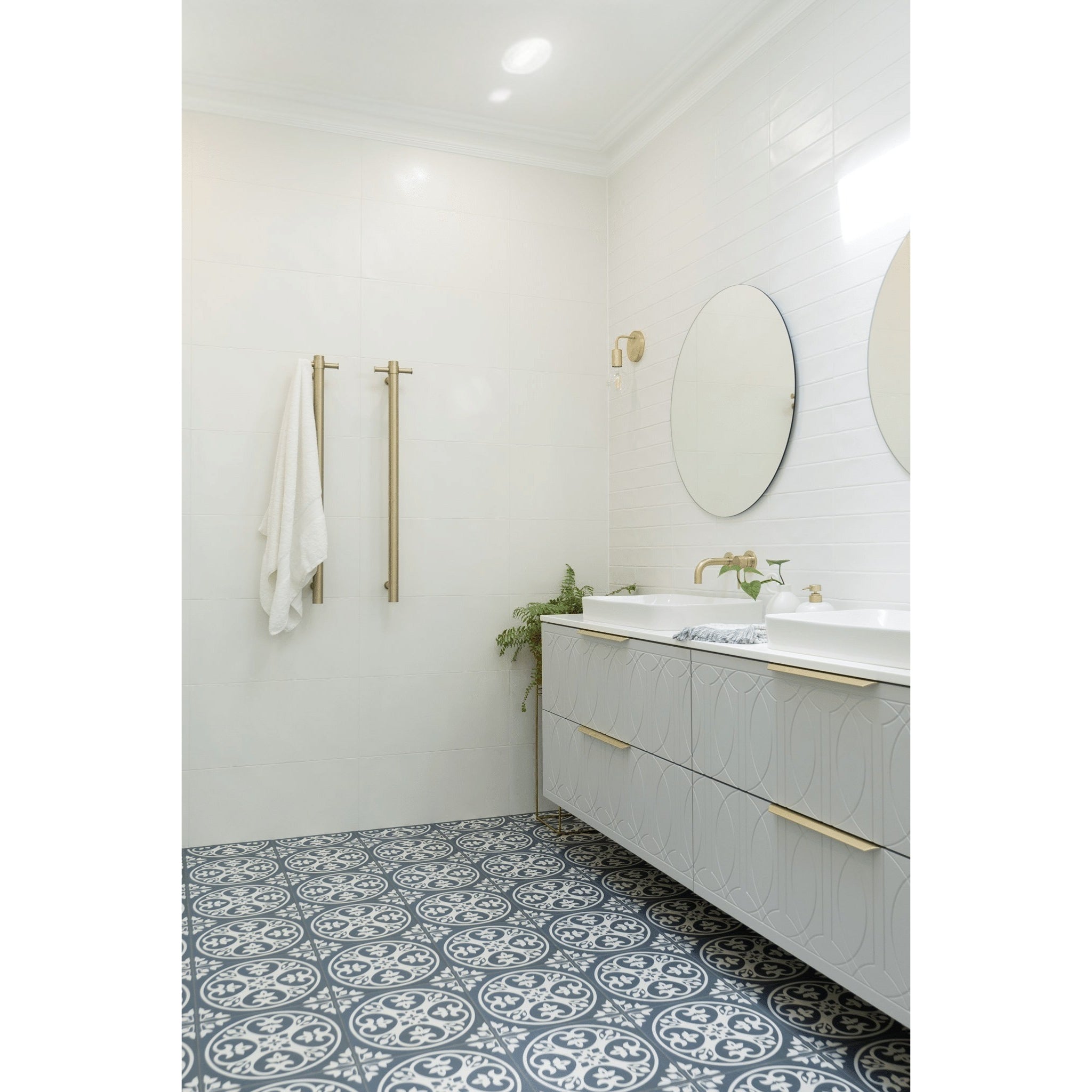 THERMOGROUP BRUSHED BRASS STRAIGHT ROUND VERTICAL SINGLE HEATED TOWEL RAIL 900MM