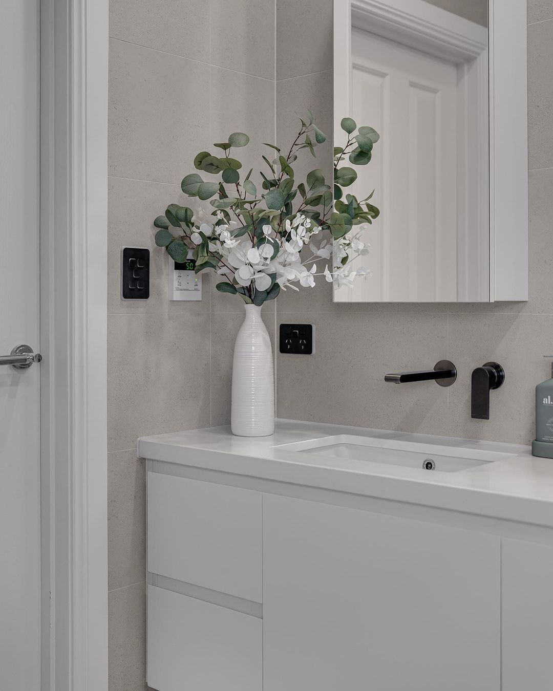 NERO BIANCA WALL BASIN/ BATH MIXER SEPARATE BACK PLATE MATTE BLACK (AVAILABLE IN 187MM AND 230MM)