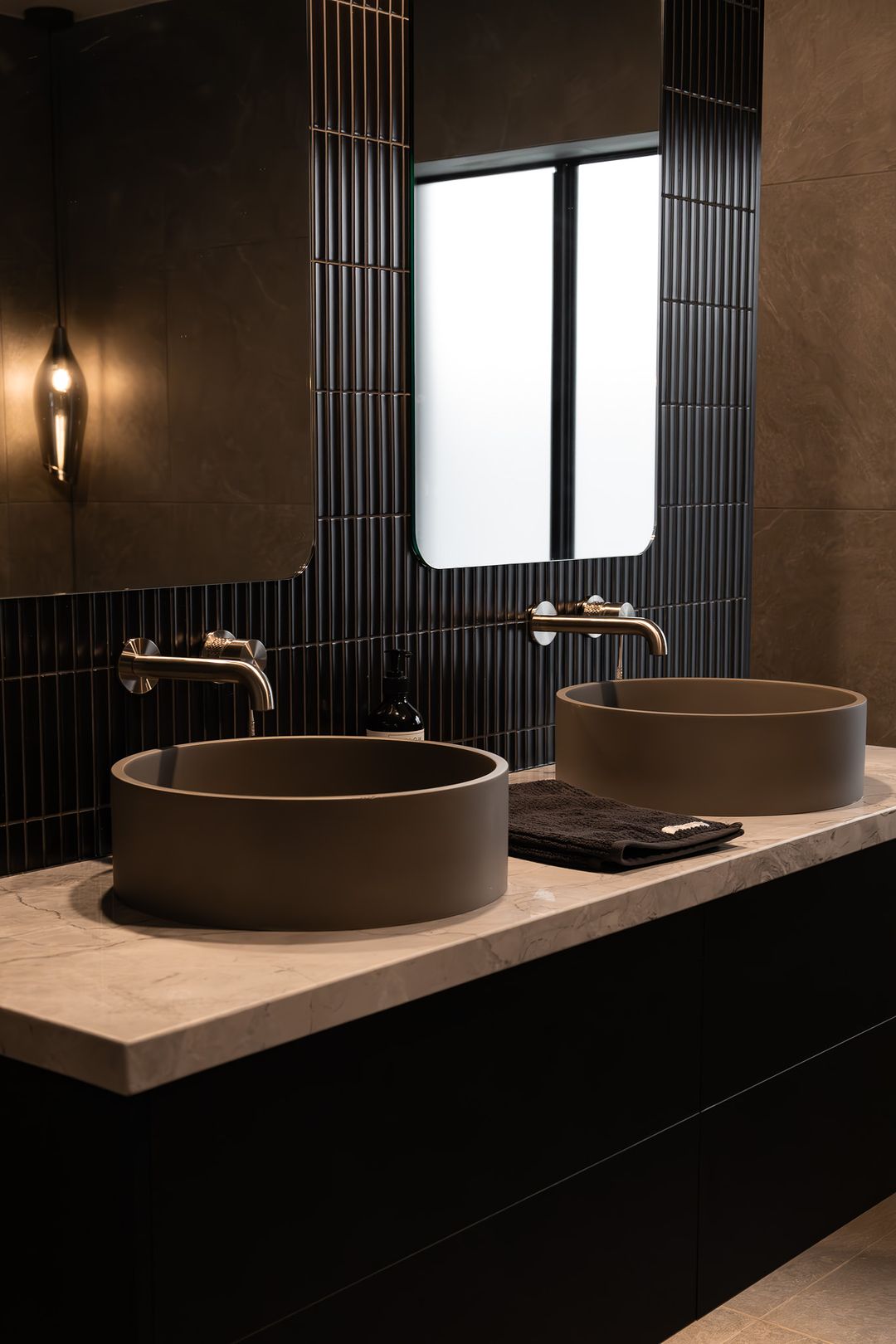 NERO OPAL WALL BASIN/ BATH MIXER SEPARATE BACK PLATE GRAPHITE (AVAILABLE IN 120MM, 160MM, 185MM, 230MM AND 260MM)