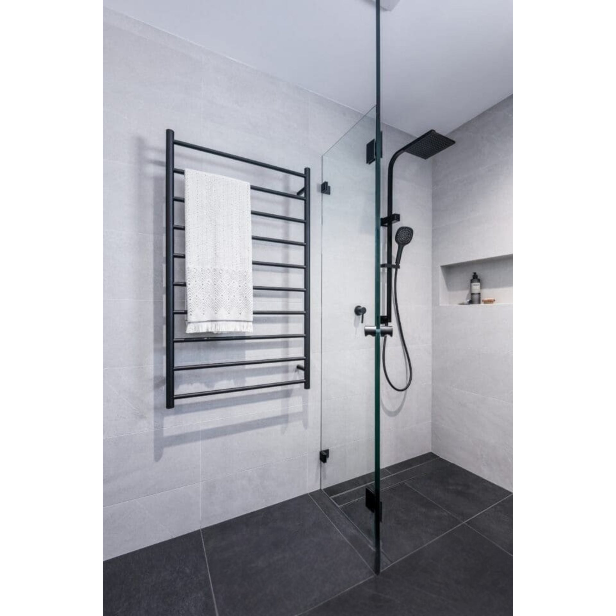 THERMOGROUP STRAIGHT ROUND HEATED LADDER RAIL MATTE BLACK 1200MM