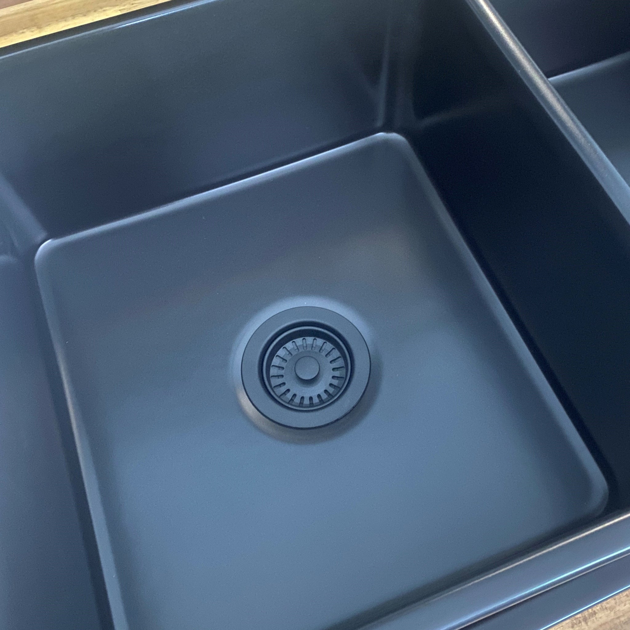 TURNER HASTINGS BASKET WASTE WITH LONG SCREW 90MM MATTE BLACK