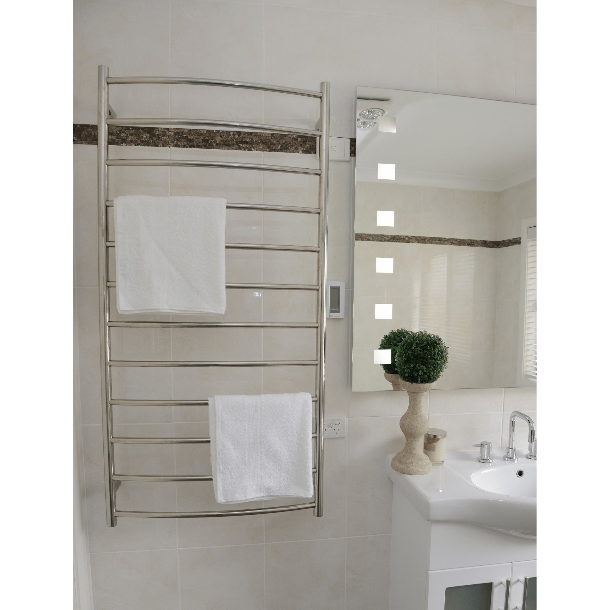 THERMOGROUP CURVED ROUND LADDER HEATED TOWEL RAIL 700MM