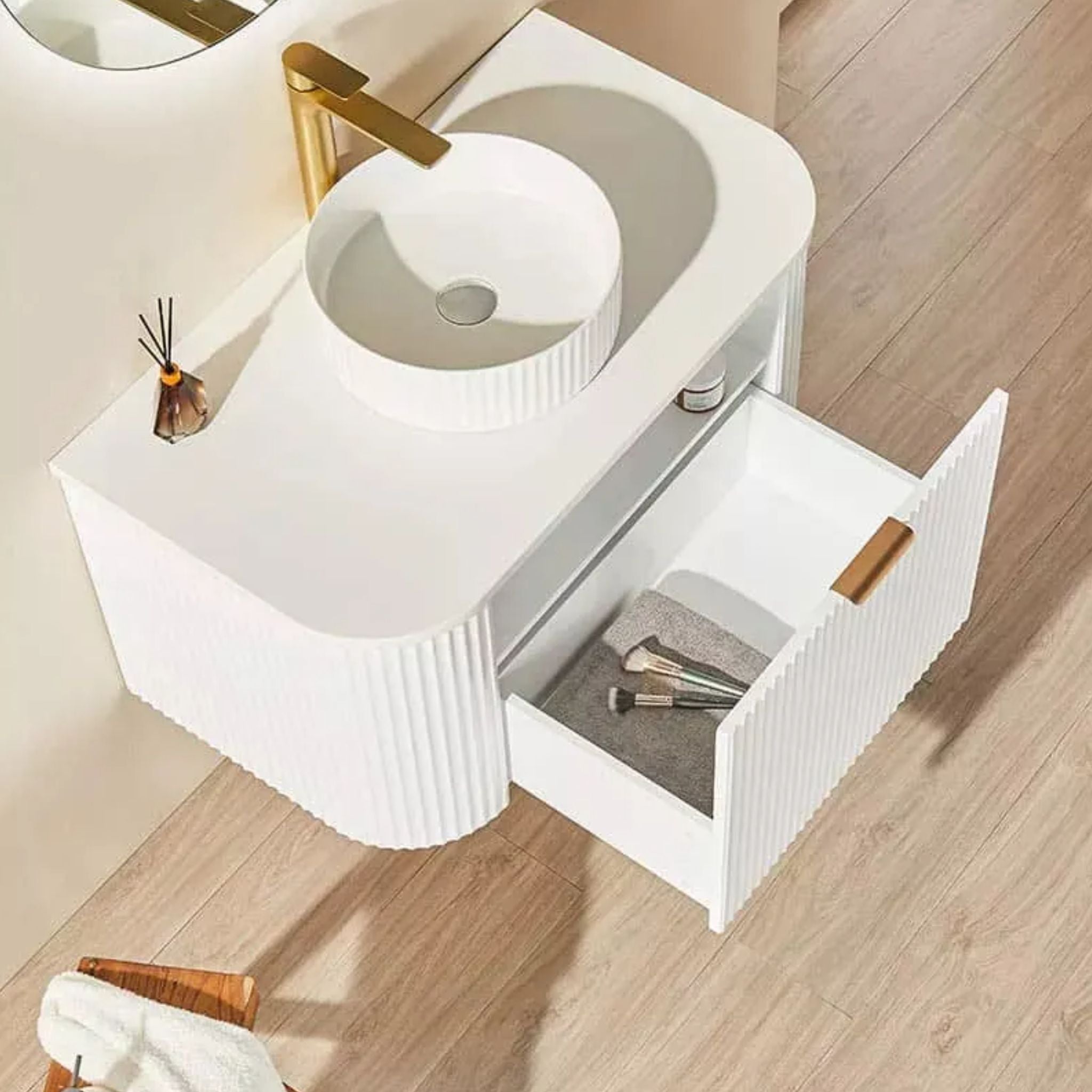 VITO AVANTTI MATTE WHITE 600MM FLUTED CURVED SINGLE BOWL WALL HUNG VANITY