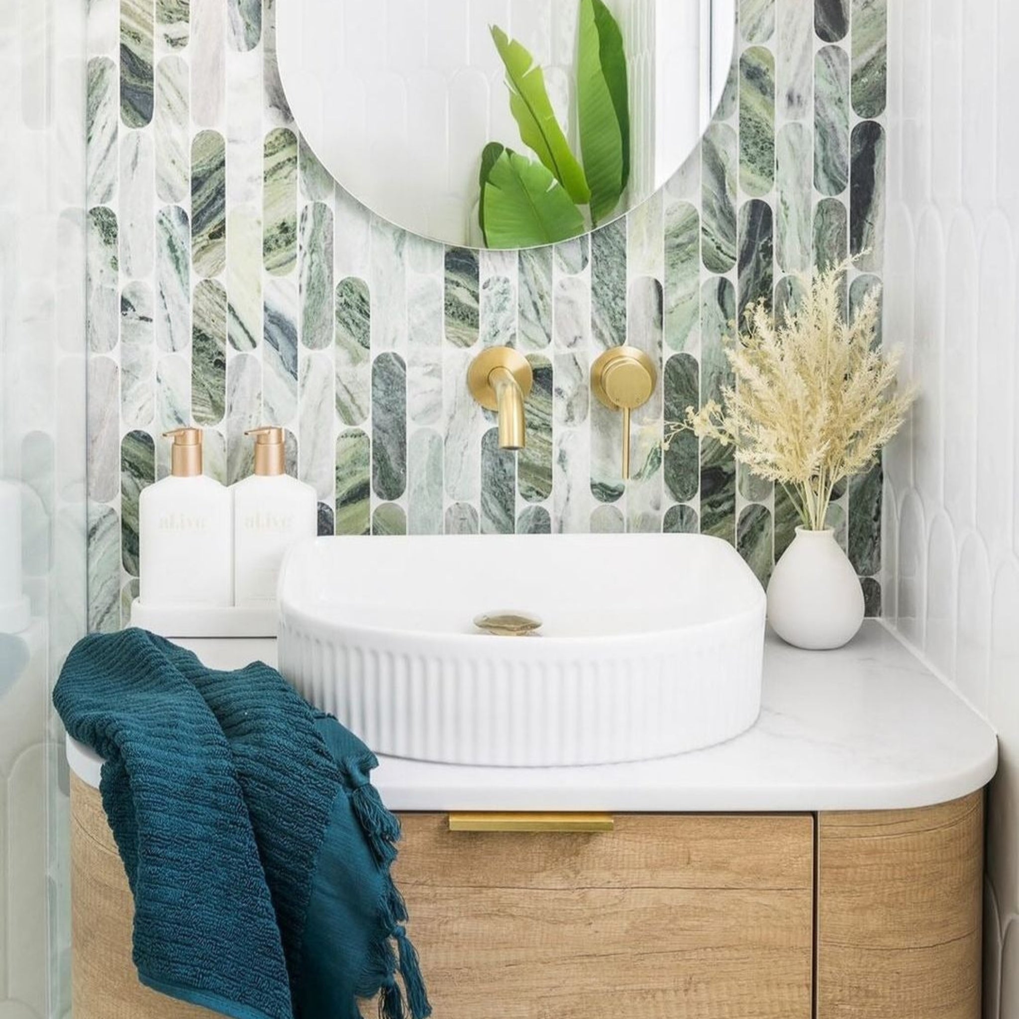 OTTI BONDI NATURAL OAK 900MM CURVE SINGLE BOWL WALL HUNG VANITY