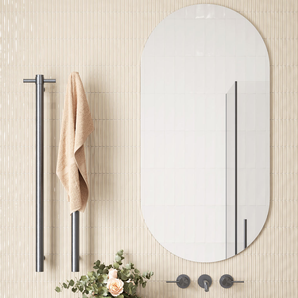 THERMOGROUP 240 VOLT VERTICAL SINGLE HEATED TOWEL RAIL 900MM BRUSHED GUN METAL