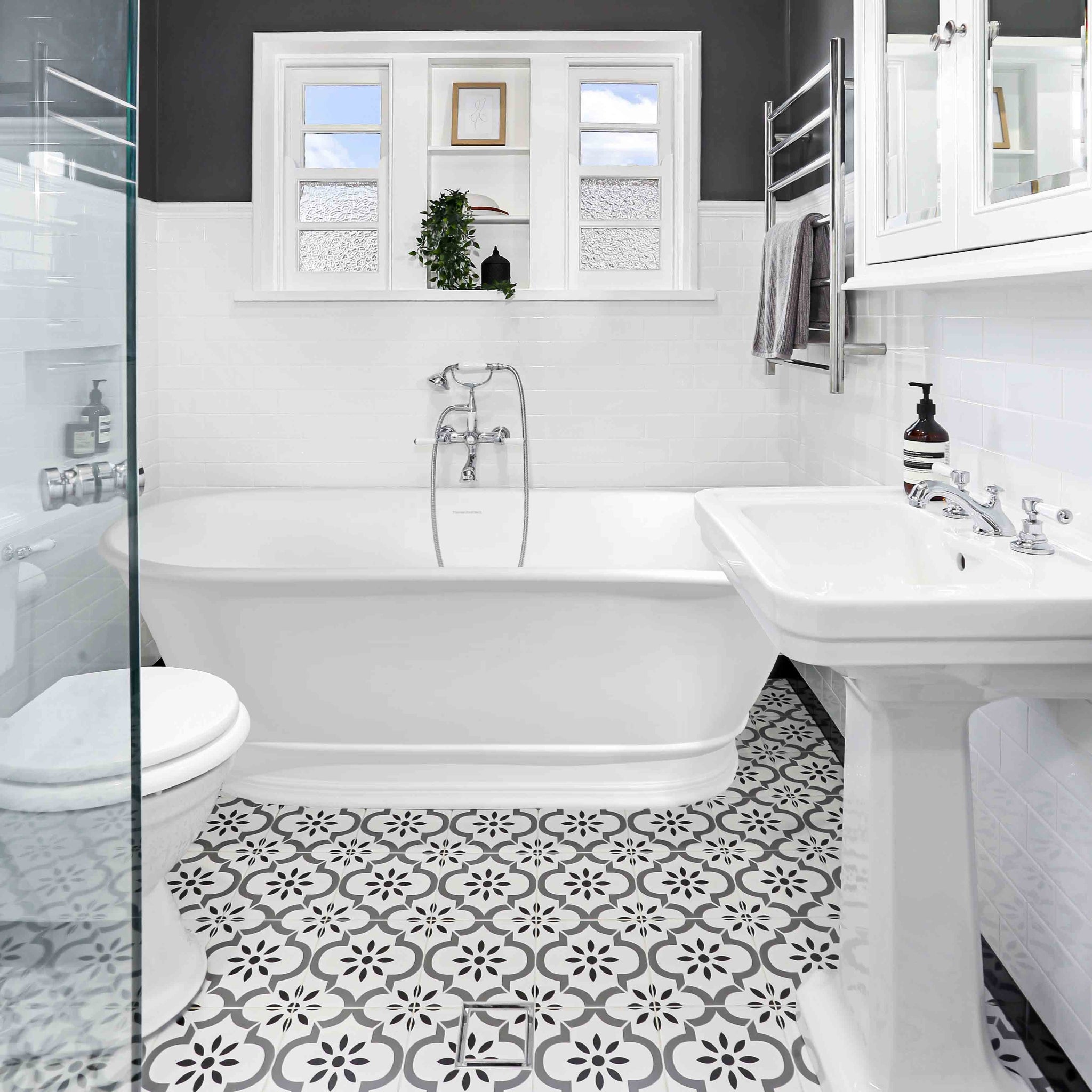 TURNER HASTINGS CAMBRIDGE TITANCAST SOLID SURFACE FREESTANDING BATHTUB GLOSS WHITE (AVAILABLE IN 1555MM & 17400MM)