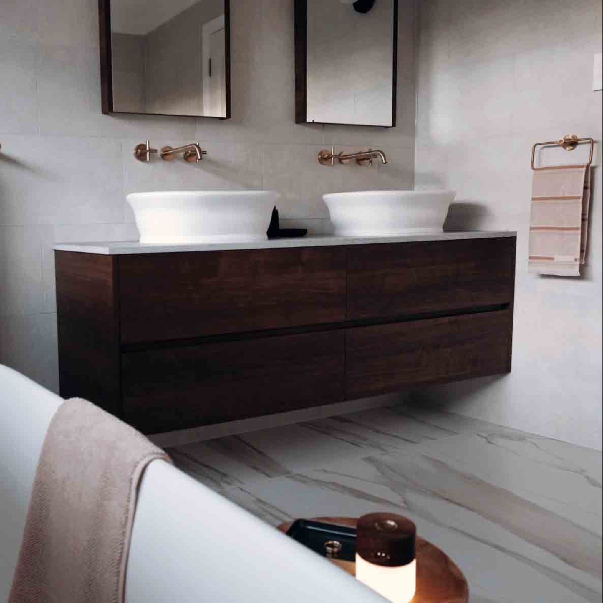 TURNER HASTINGS CAMBRIDGE OVAL TITANCAST SOLID SURFACE ABOVE COUNTER BASIN GLOSS WHITE 535MM