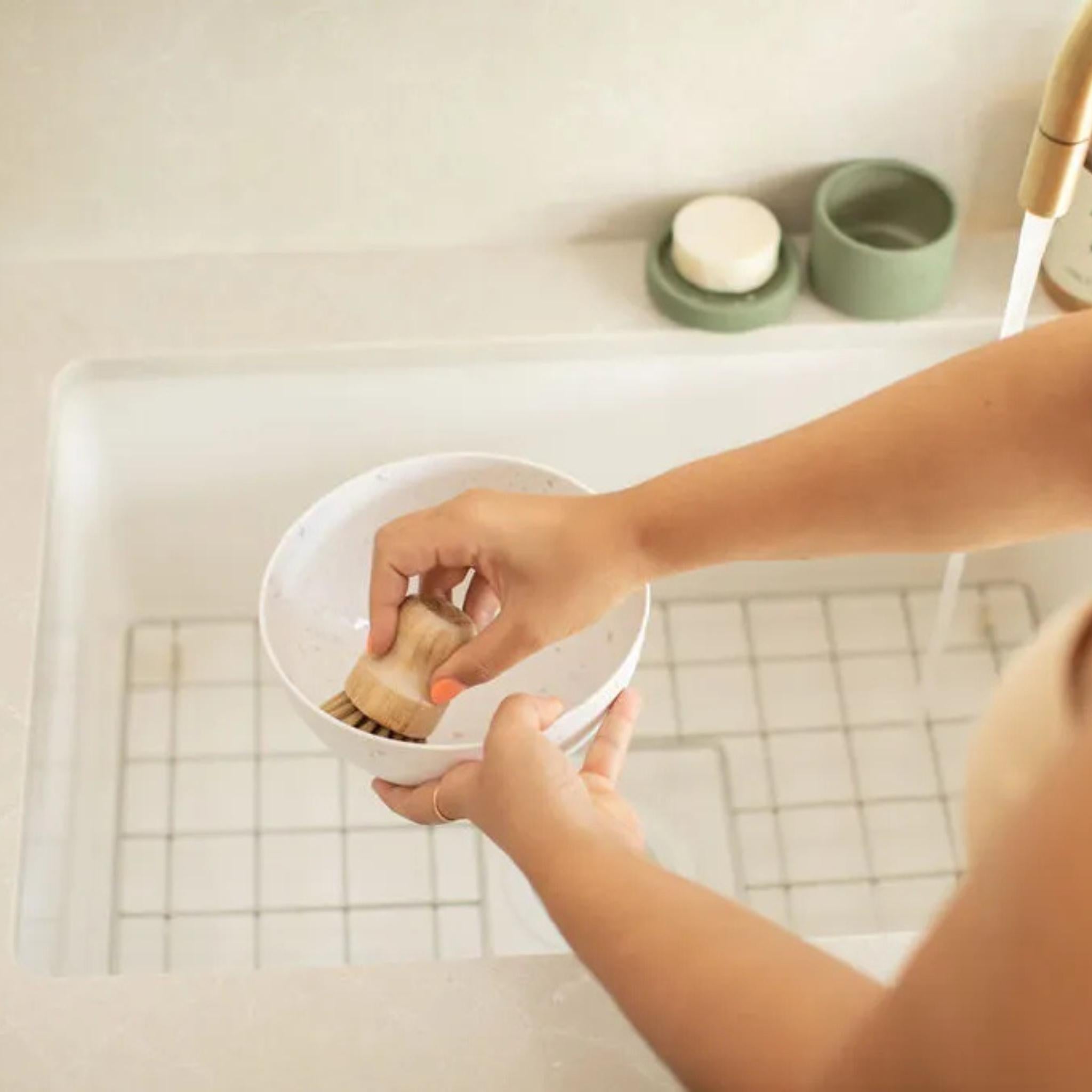 TURNER HASTINGS CUISINE INSET AND UNDERMOUNT FINE FIRECLAY SINGLE BOWL SINK WITH OVERFLOW GLOSS WHITE 680MM