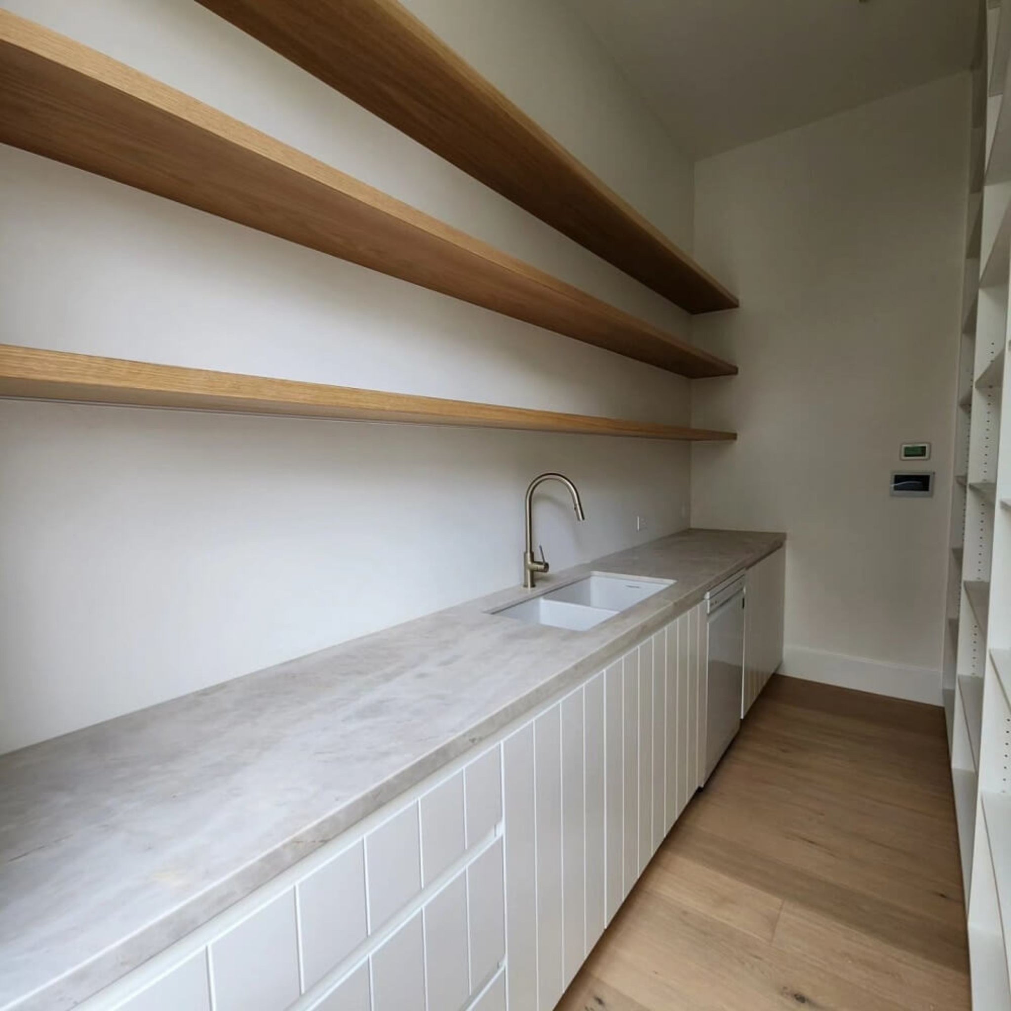 TURNER HASTINGS CUISINE DOUBLE INSET AND UNDERMOUNT FINE FIRECLAY SINK GLOSS WHITE 815MM