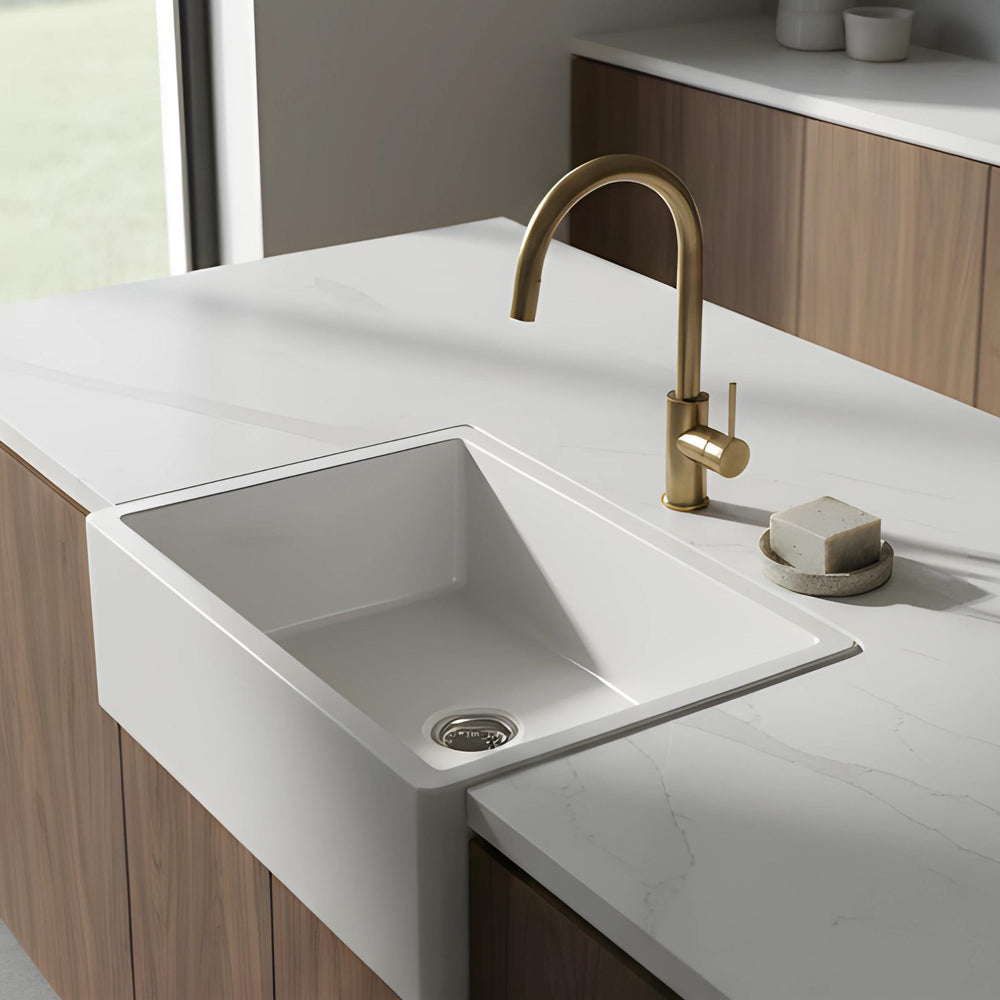 TURNER HASTINGS COVE FIRECLAY BUTLER SINK WITH OVERFLOW GLOSS WHITE 610MM