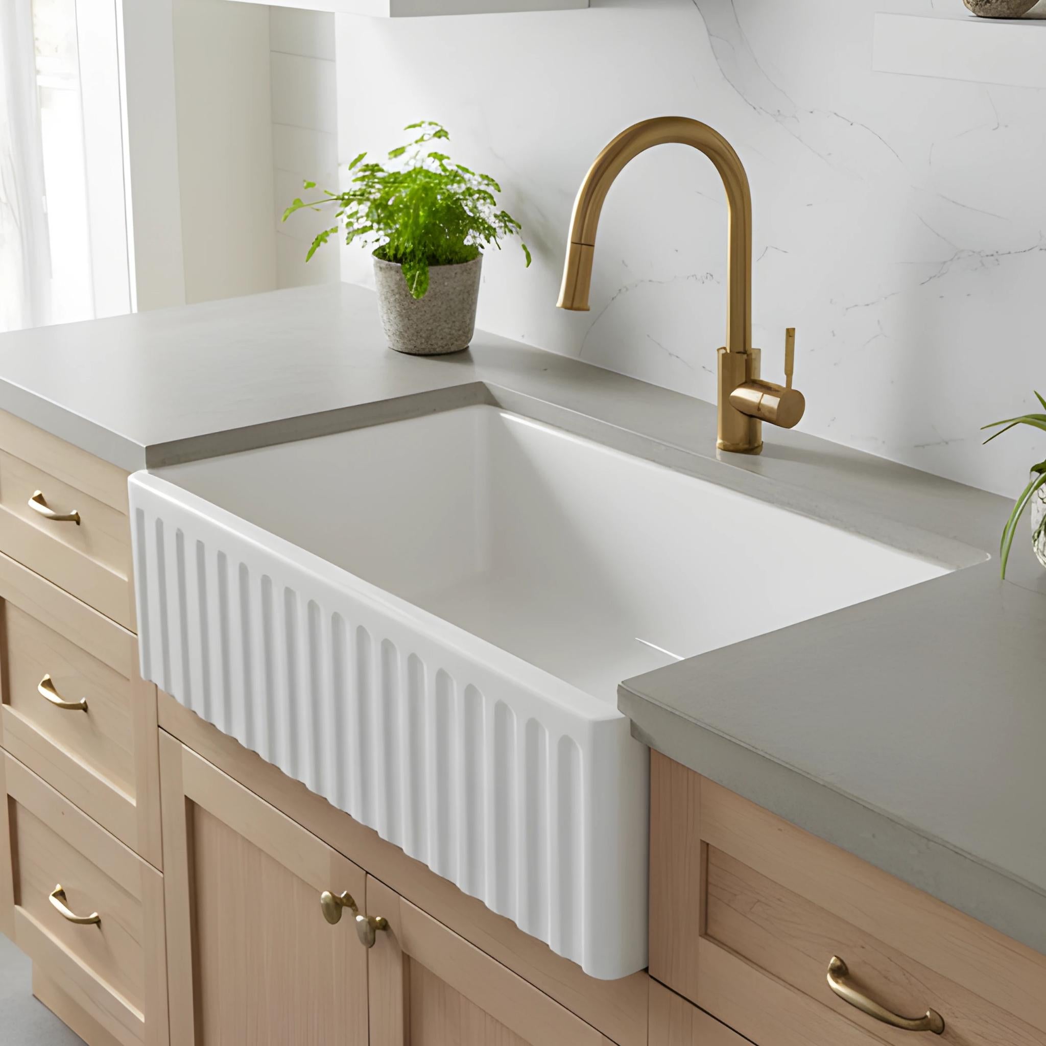 TURNER HASTINGS COVE FIRECLAY BUTLER SINK WITH OVERFLOW GLOSS WHITE 762MM