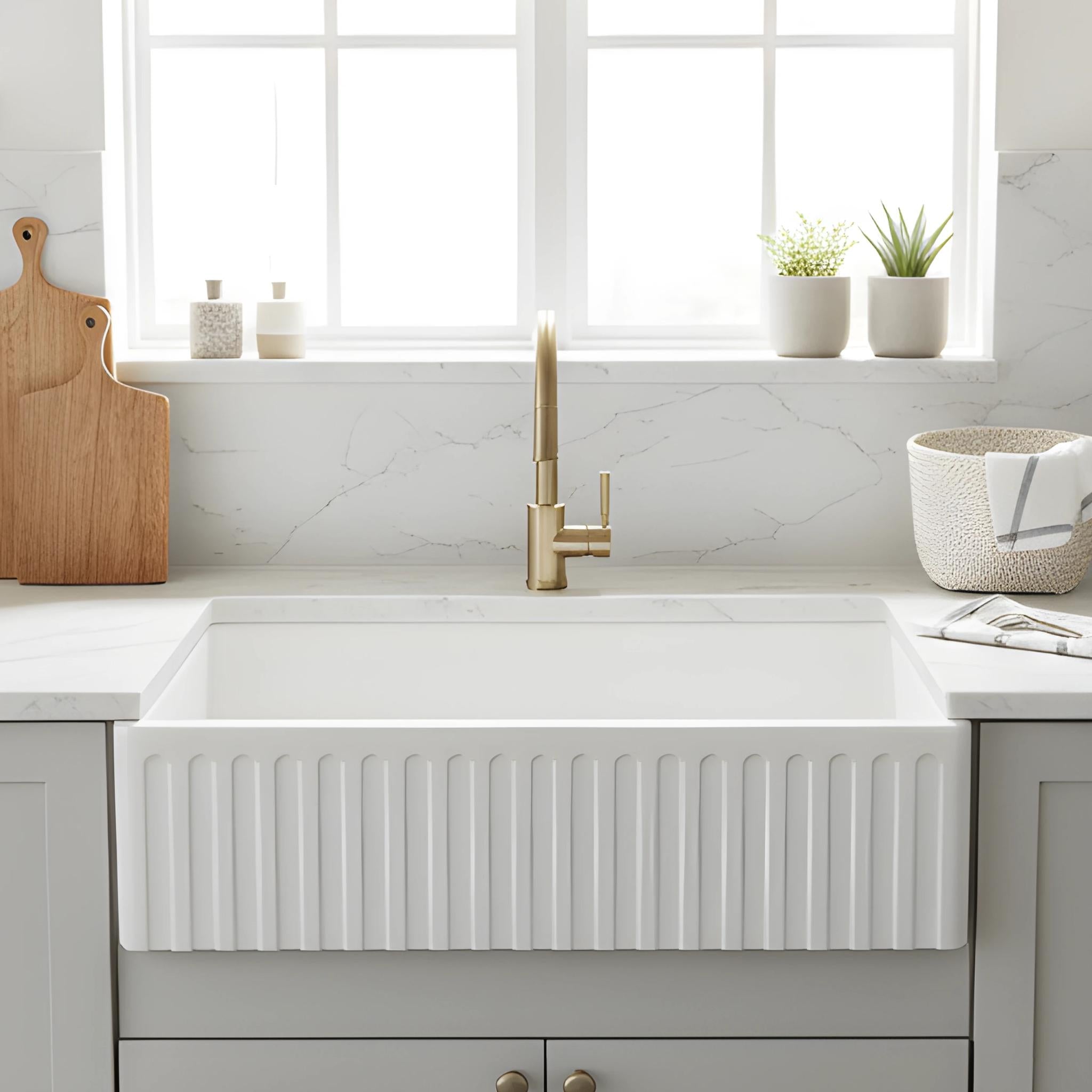 TURNER HASTINGS COVE FIRECLAY BUTLER SINK WITH OVERFLOW GLOSS WHITE 762MM