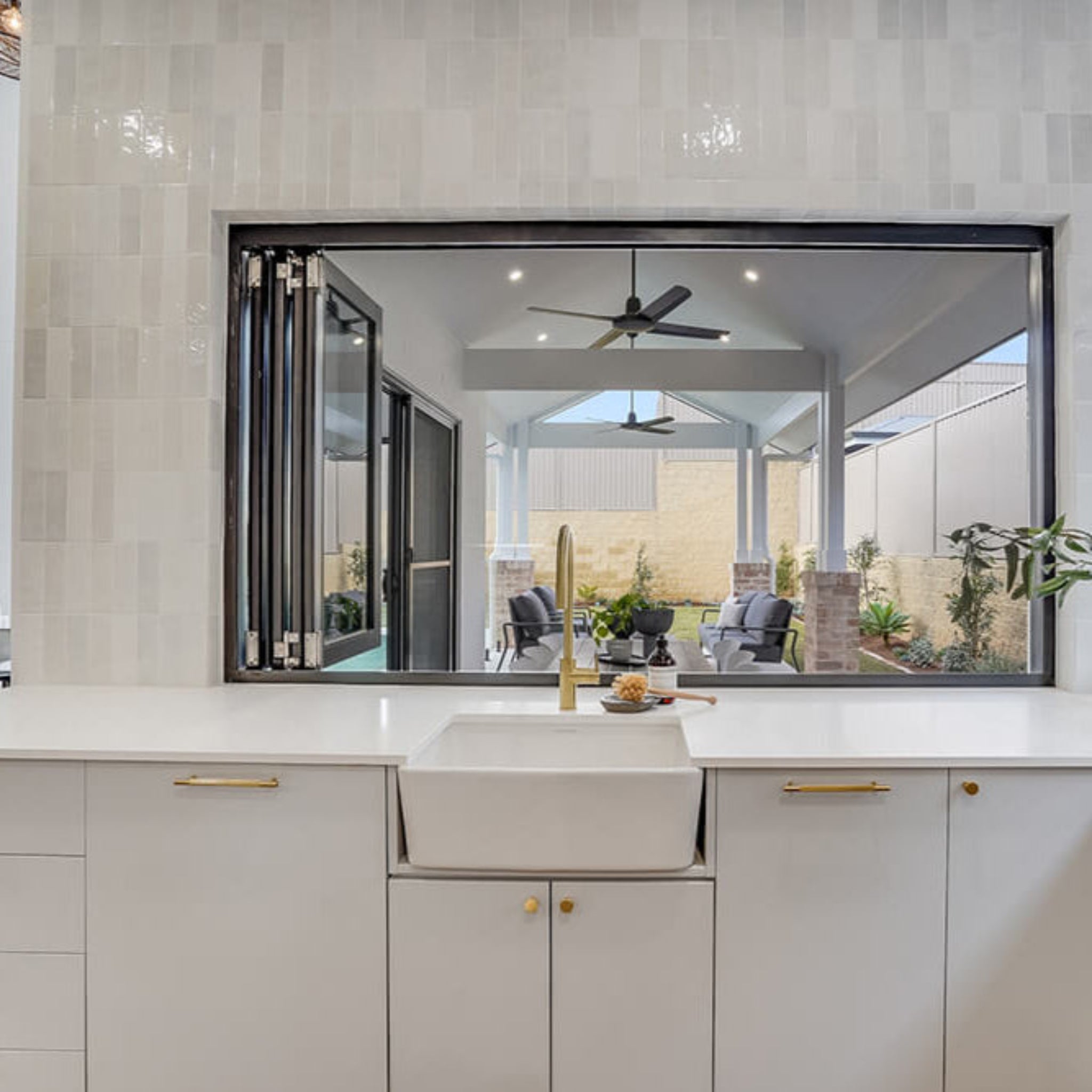 TURNER HASTINGS GALDOR FARMHOUSE BUTLER SINK GLOSS WHITE 600MM