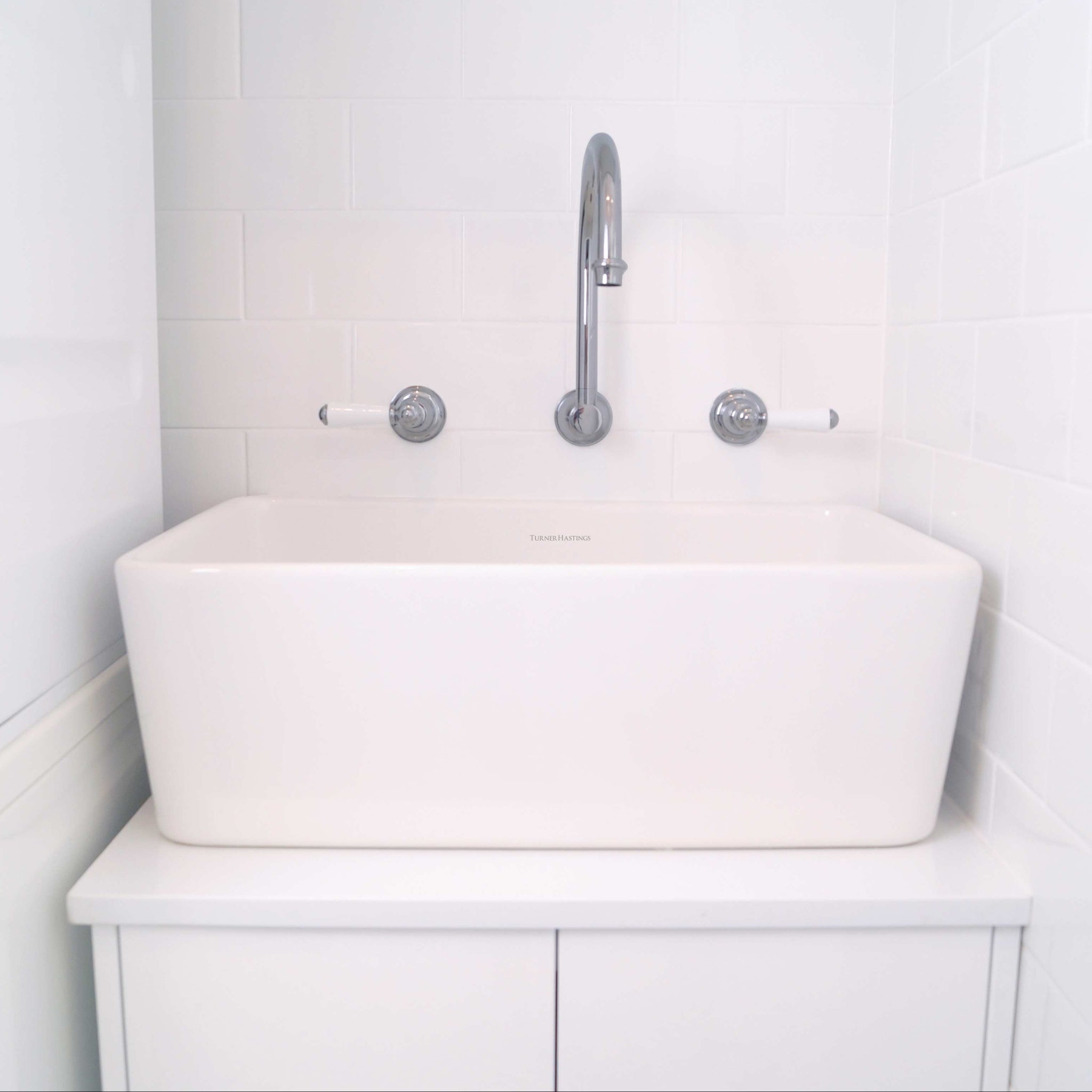 TURNER HASTINGS GALDOR FARMHOUSE BUTLER SINK GLOSS WHITE 600MM