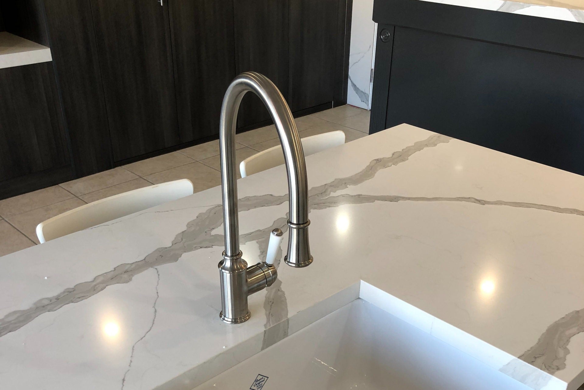 LINSOL TOMMY PULL DOWN SINK MIXER 430MM BRUSHED NICKEL AND WHITE