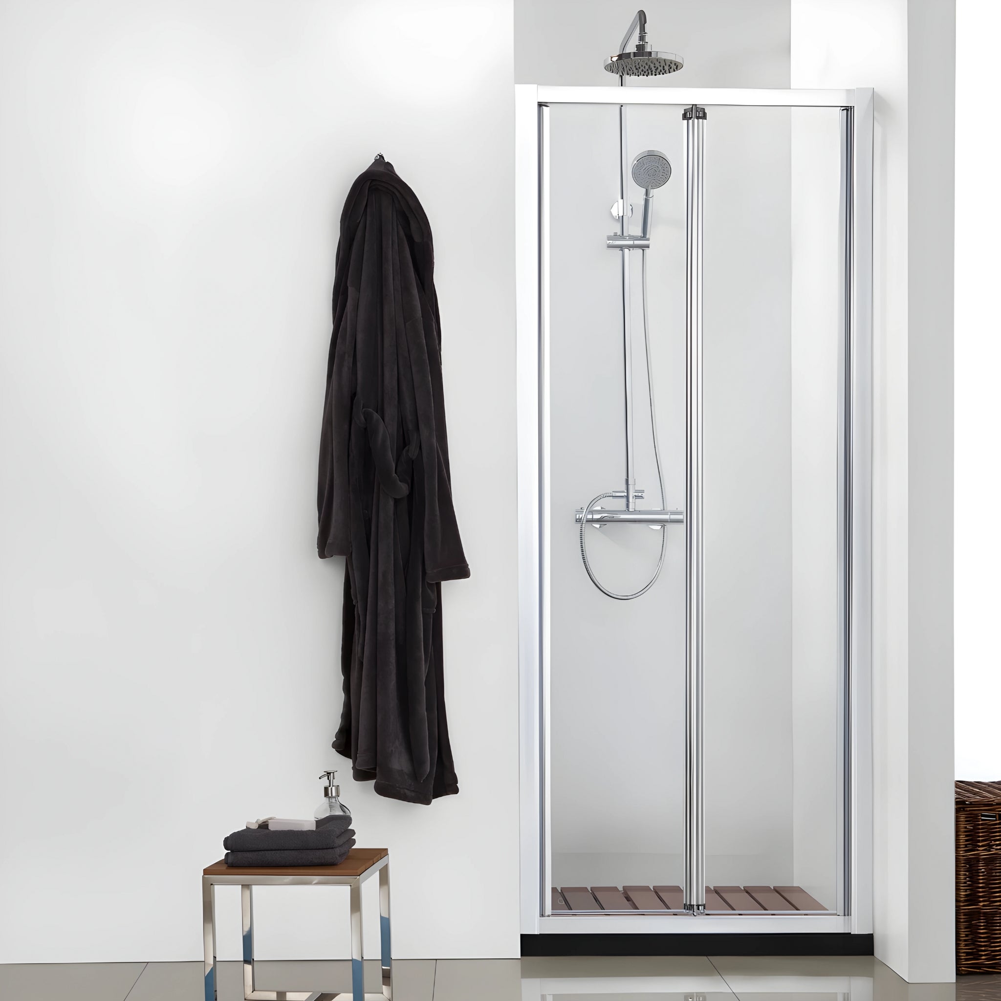 COVEY FULL FRAMED BI FOLD SWIVAL SHOWER SCREEN CHROME
