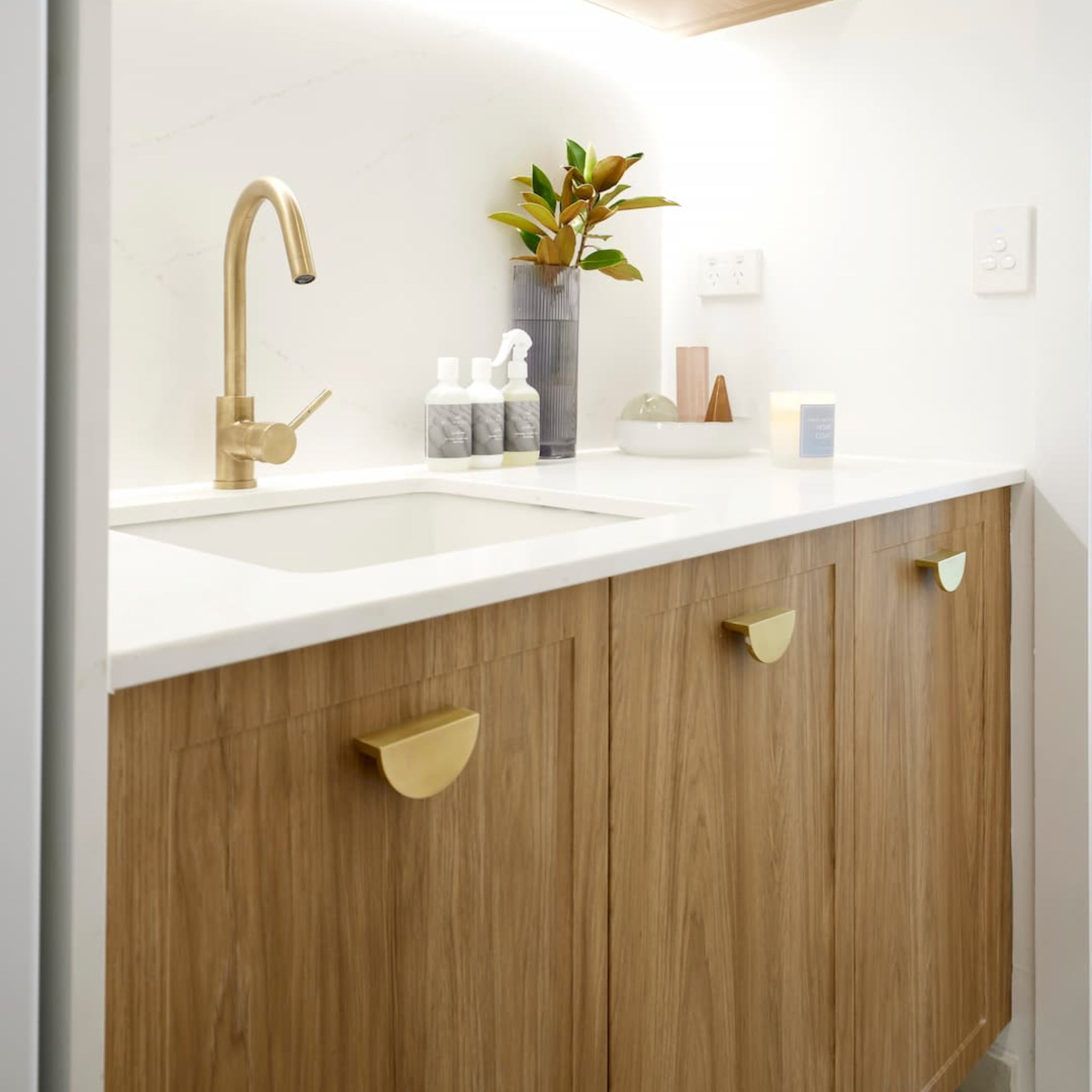 TURNER HASTINGS NOVI FARMHOUSE BUTLER SINK GLOSS WHITE 500MM