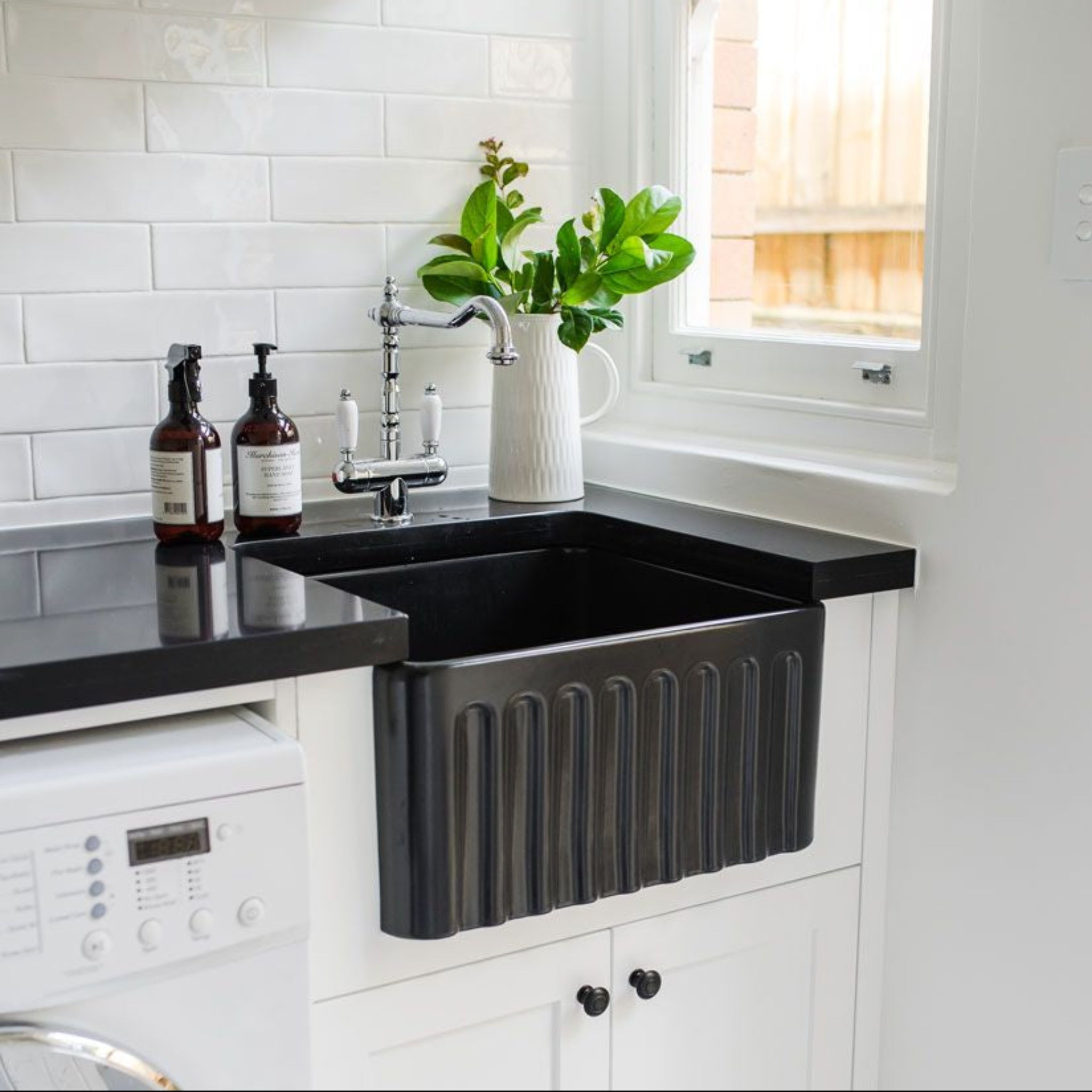 TURNER HASTINGS NOVI FARMHOUSE BUTLER SINK WITH OVERFLOW MATTE BLACK 500MM