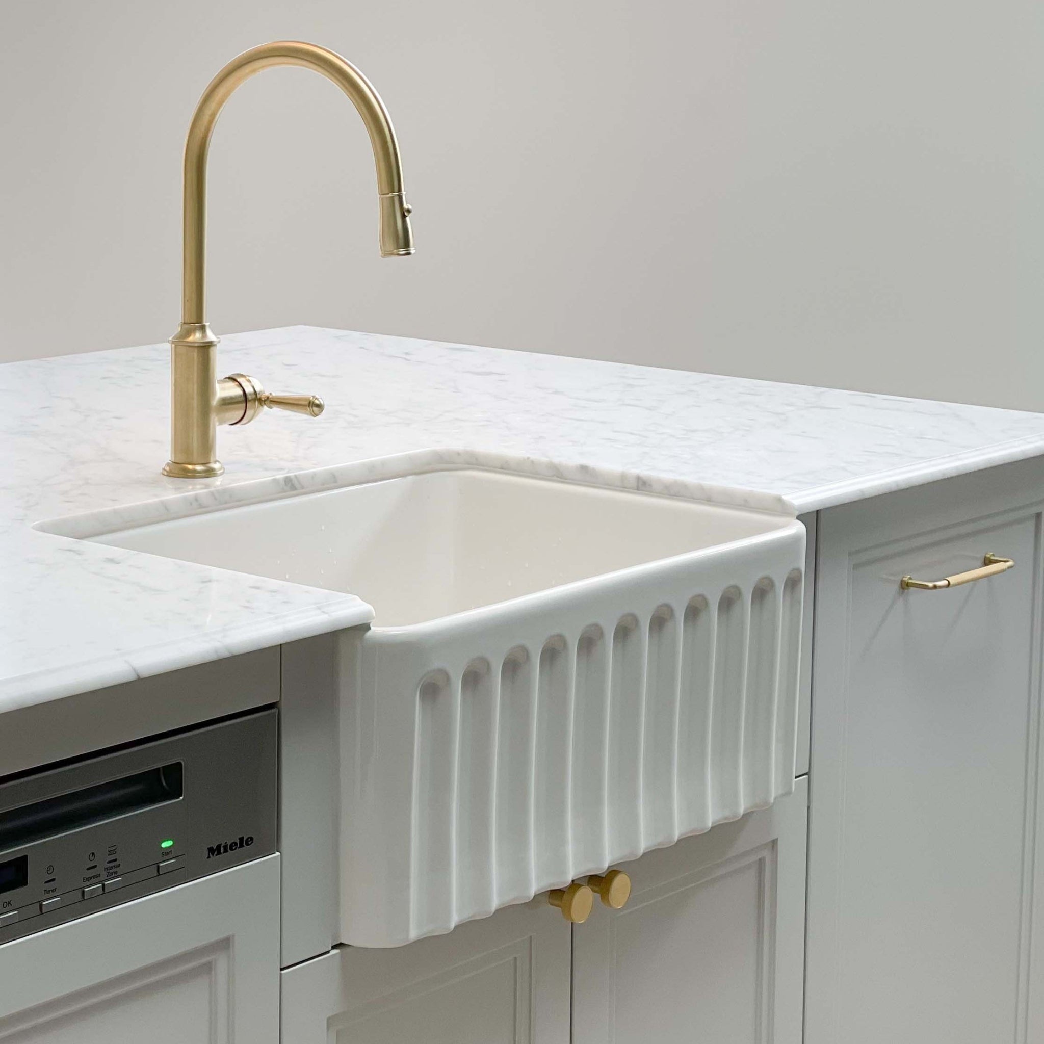 TURNER HASTINGS NOVI FARMHOUSE BUTLER SINK GLOSS WHITE 600MM