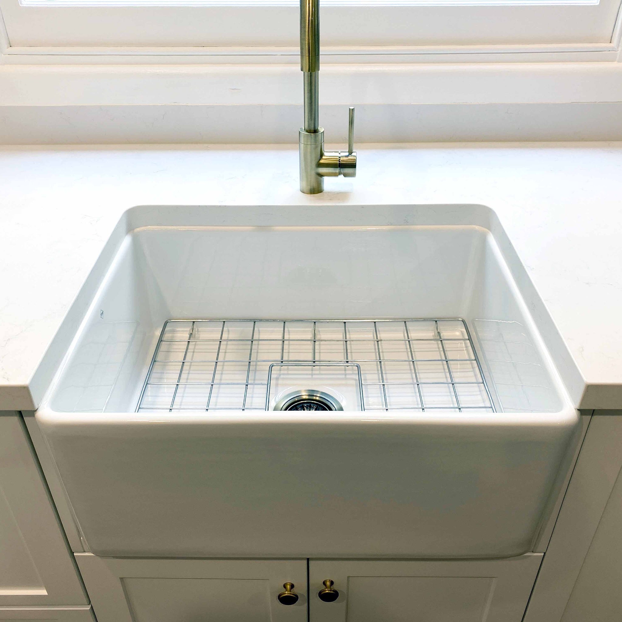 TURNER HASTINGS NOVI FARMHOUSE BUTLER SINK GLOSS WHITE 600MM