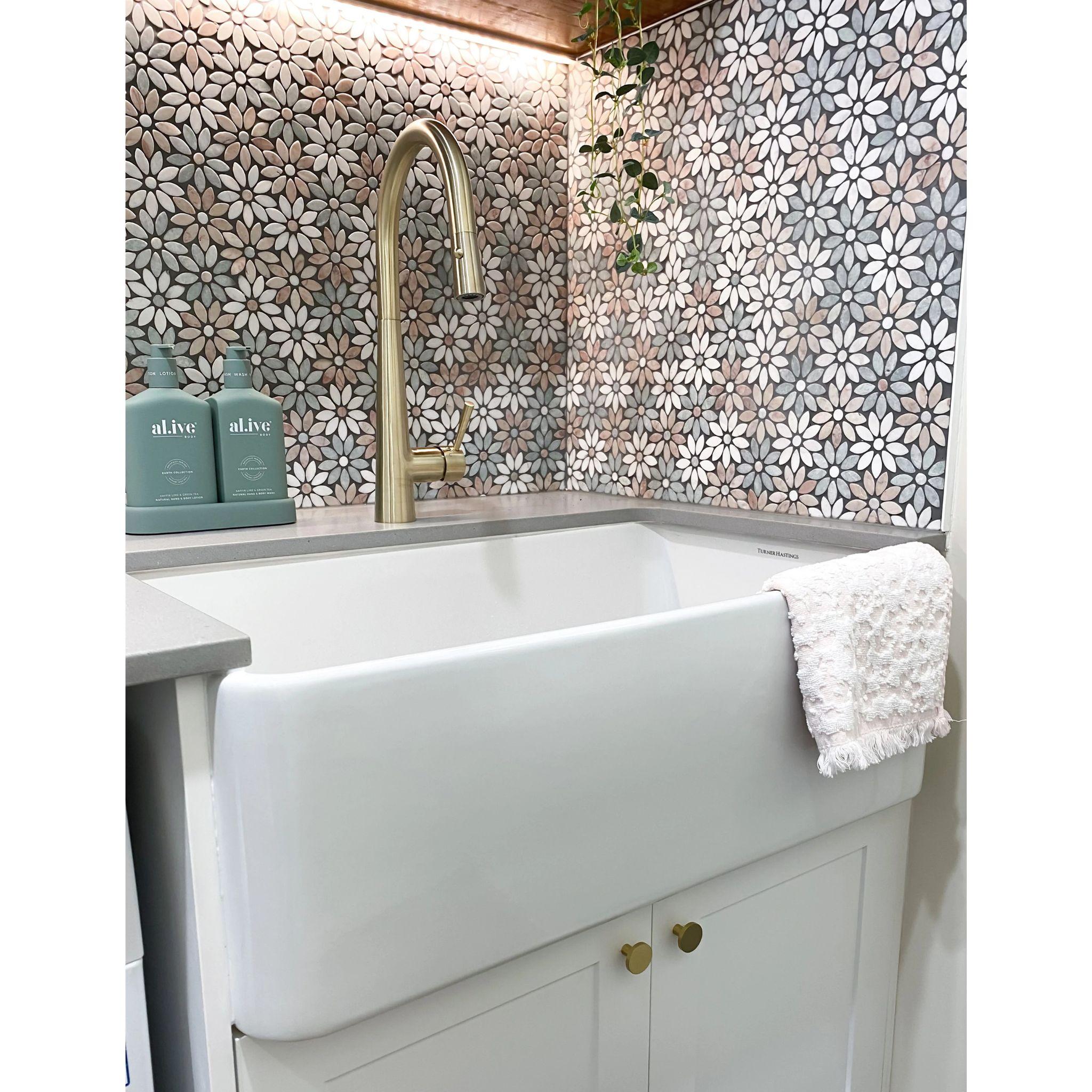 TURNER HASTINGS NOVI FARMHOUSE BUTLER SINK WITH OVERFLOW GLOSS WHITE 765MM