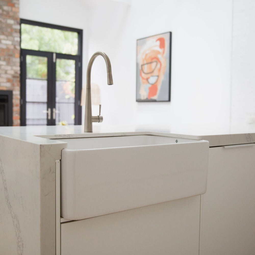 TURNER HASTINGS NOVI FARMHOUSE BUTLER SINK WITH OVERFLOW GLOSS WHITE 765MM