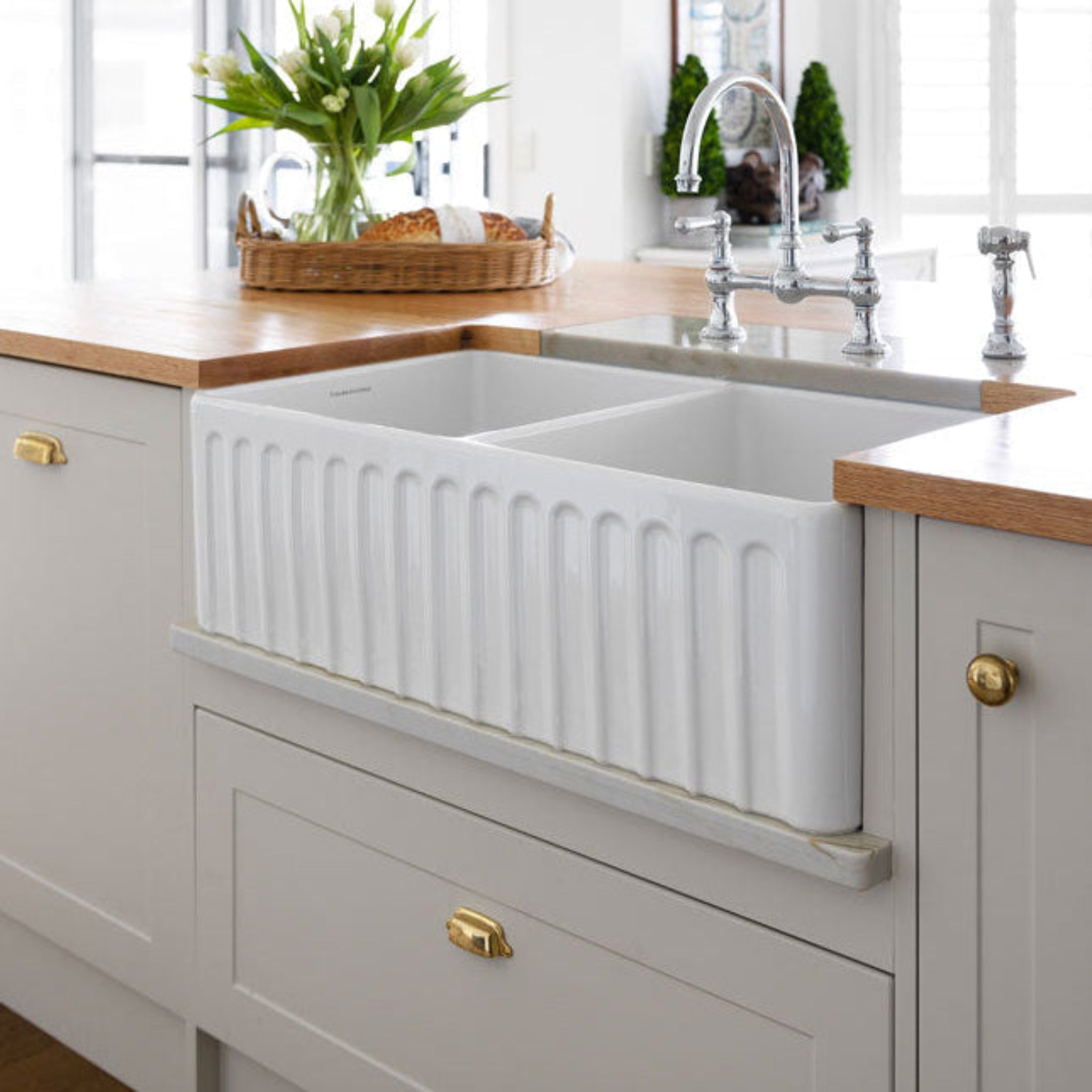 TURNER HASTINGS NOVI FARMHOUSE DOUBLE BOWL BUTLER SINK GLOSS WHITE 850MM