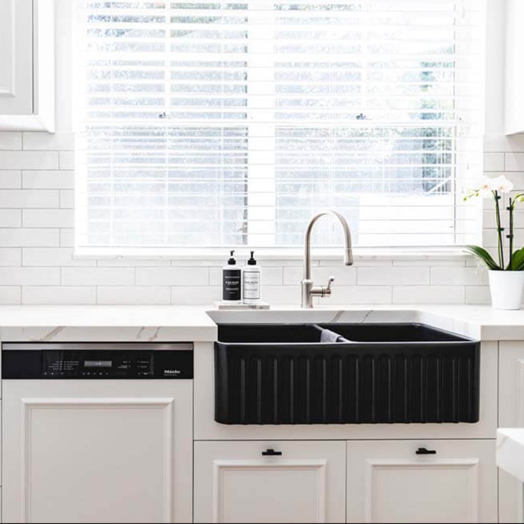 TURNER HASTINGS NOVI FARMHOUSE DOUBLE BOWL BUTLER SINK MATTE BLACK 850MM