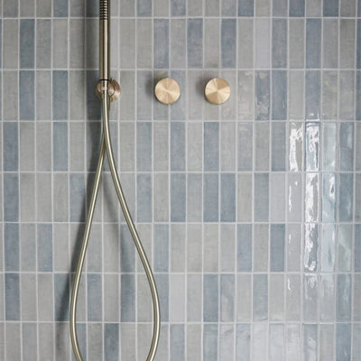 NERO SLIM SHOWER ON BRACKET BRUSHED GOLD