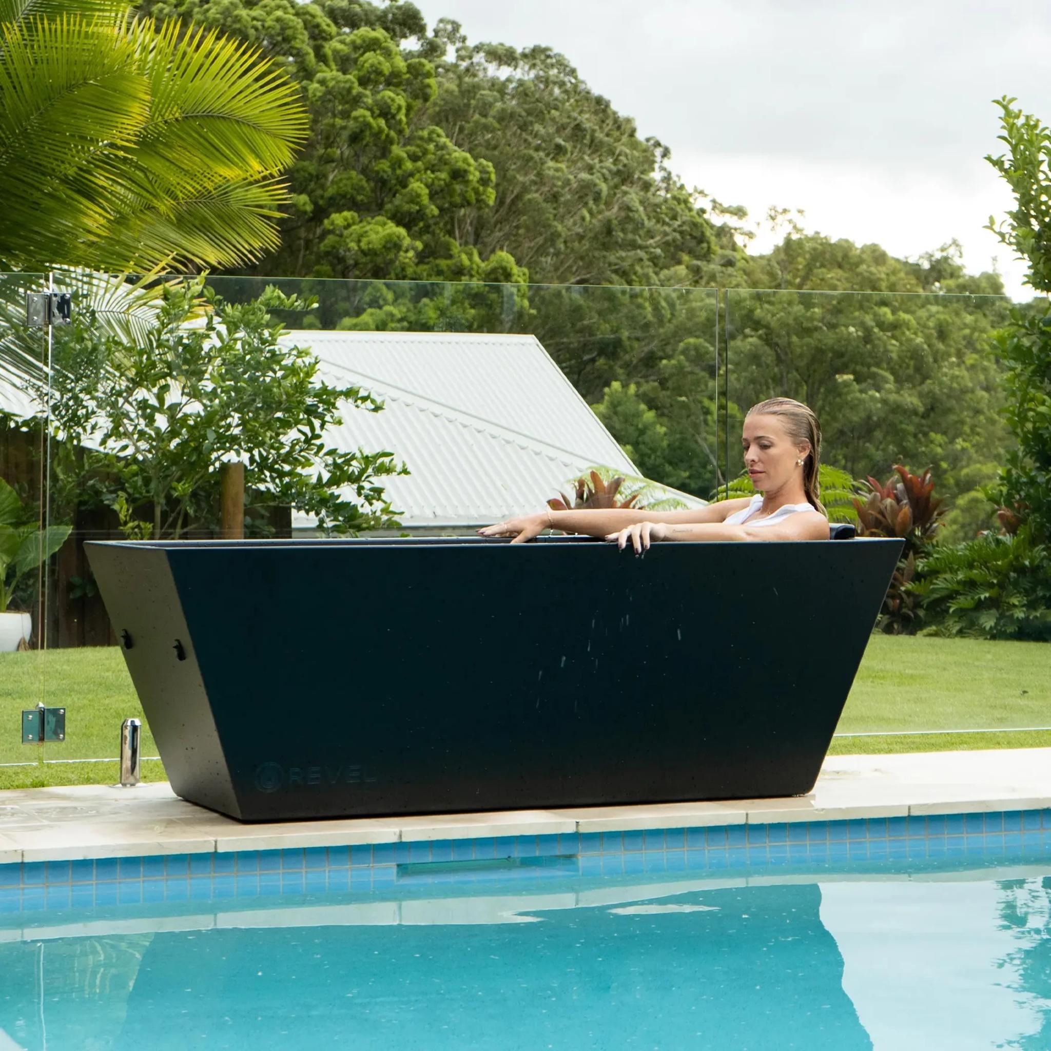 REVEL EDUR NOIR ACRYLIC ICE BATH TUB