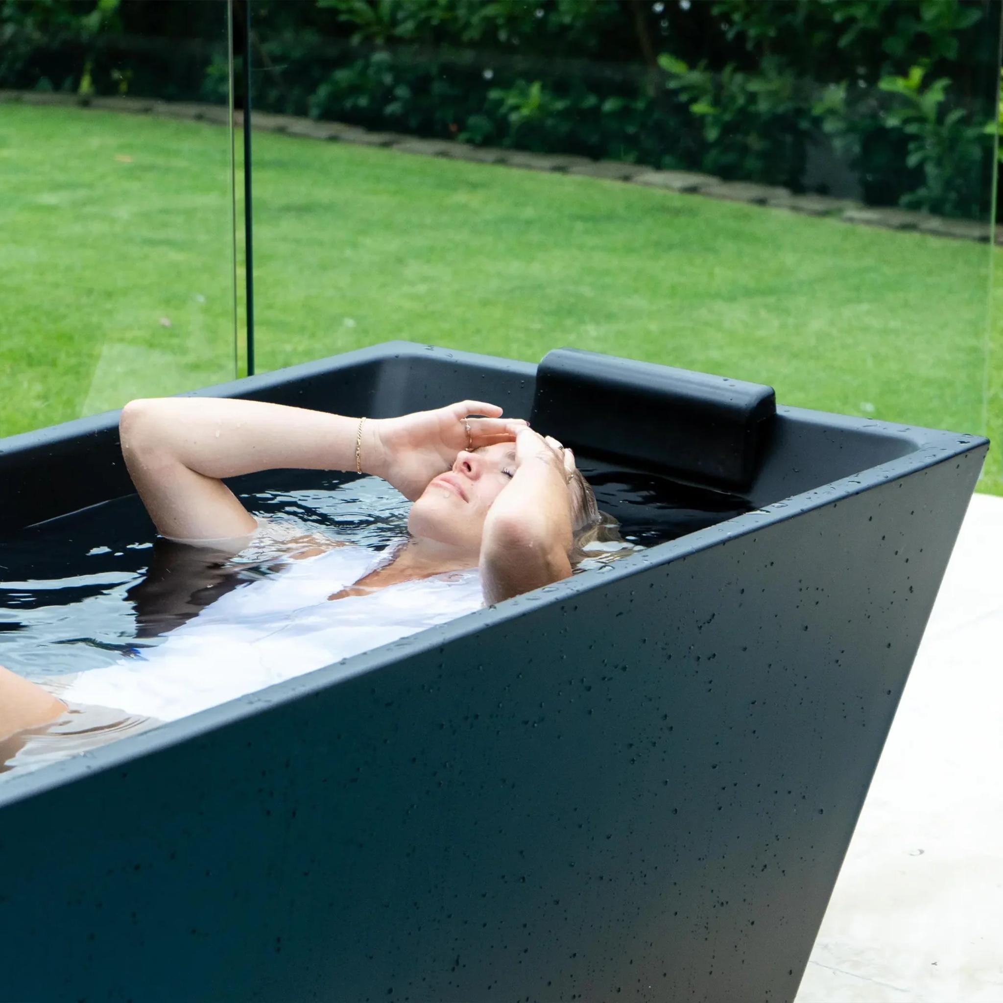 REVEL EDUR NOIR ACRYLIC ICE BATH TUB