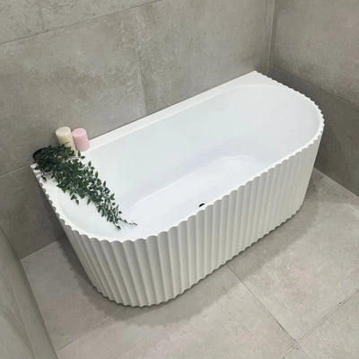 ENFLAIR AGORA GROOVE FLUTED BACK TO WALL BATHTUB MATTE WHITE (AVAILABLE IN 1500MM AND 1700MM)