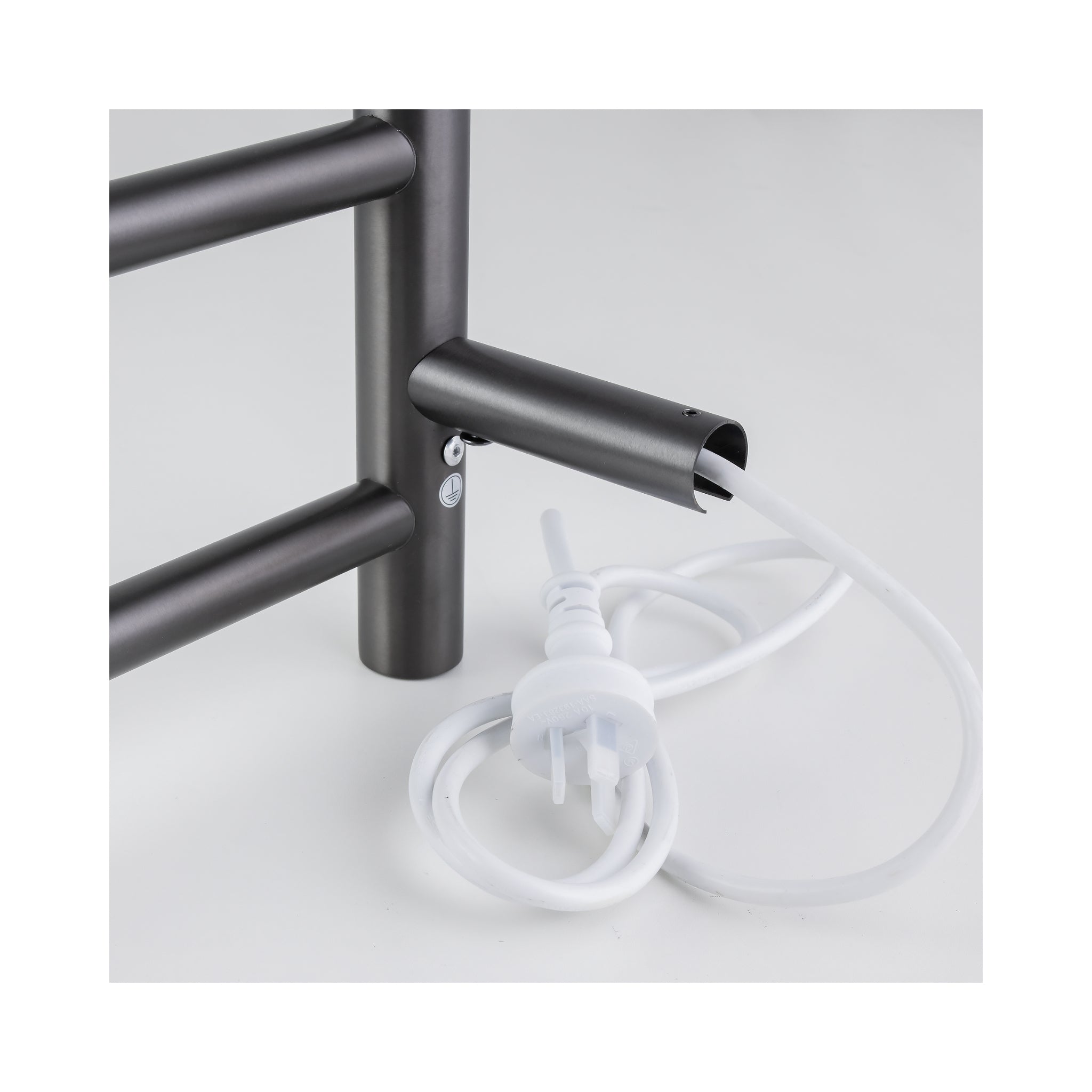 AQUAPERLA 4-BAR ROUND LADDER HEATED TOWEL RAIL BRUSHED GUN METAL 520MM