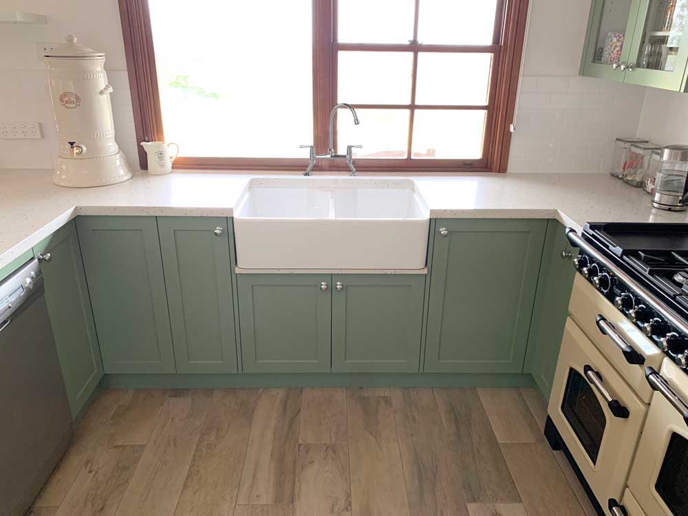 TURNER HASTINGS CHESTER FARMHOUSE DOUBLE BOWL BUTLER SINK WITH NO TAPHOLE GLOSS WHITE 800MM