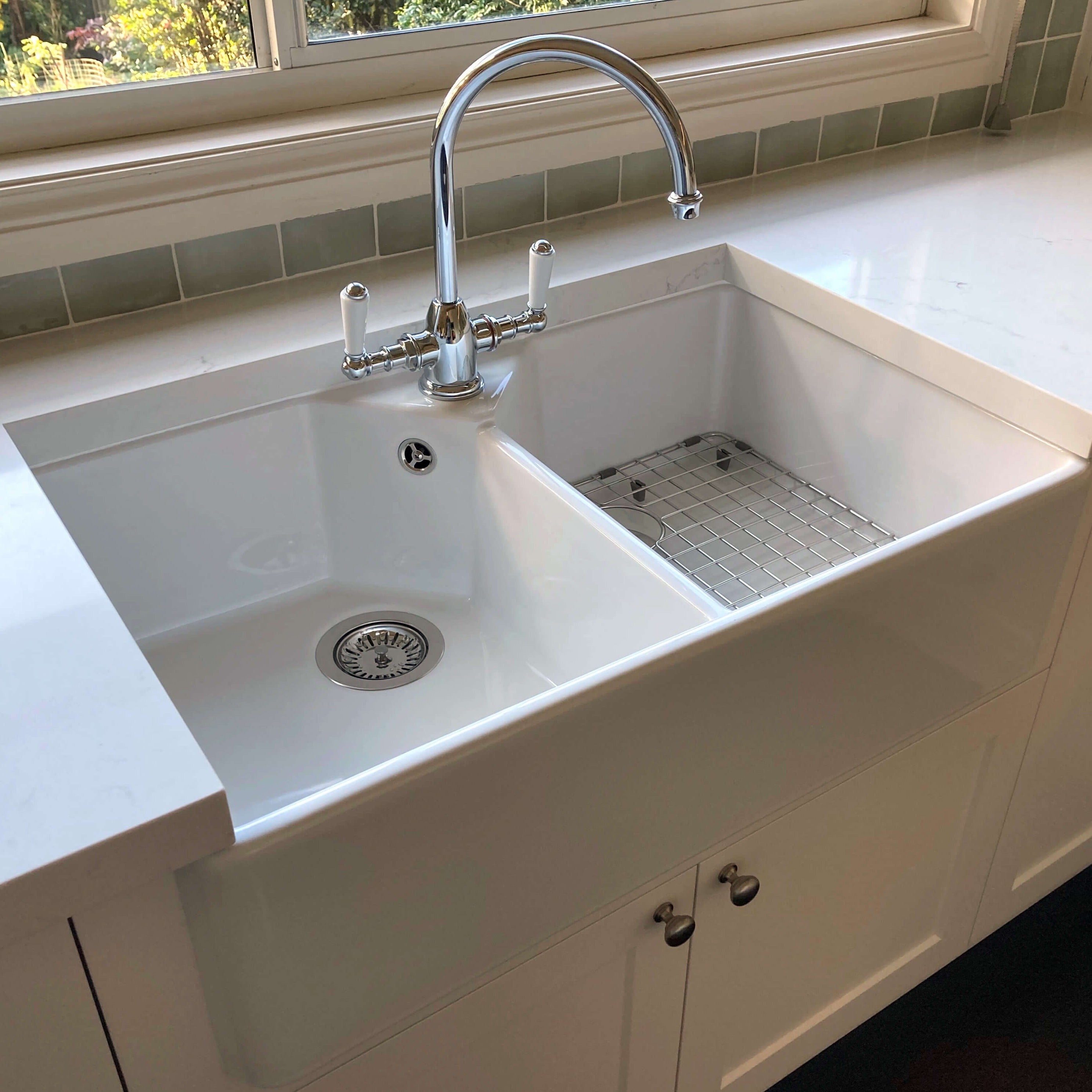 TURNER HASTINGS CHESTER FARMHOUSE DOUBLE BOWL BUTLER SINK WITH TAPHOLE AND OVERFLOW GLOSS WHITE 800MM