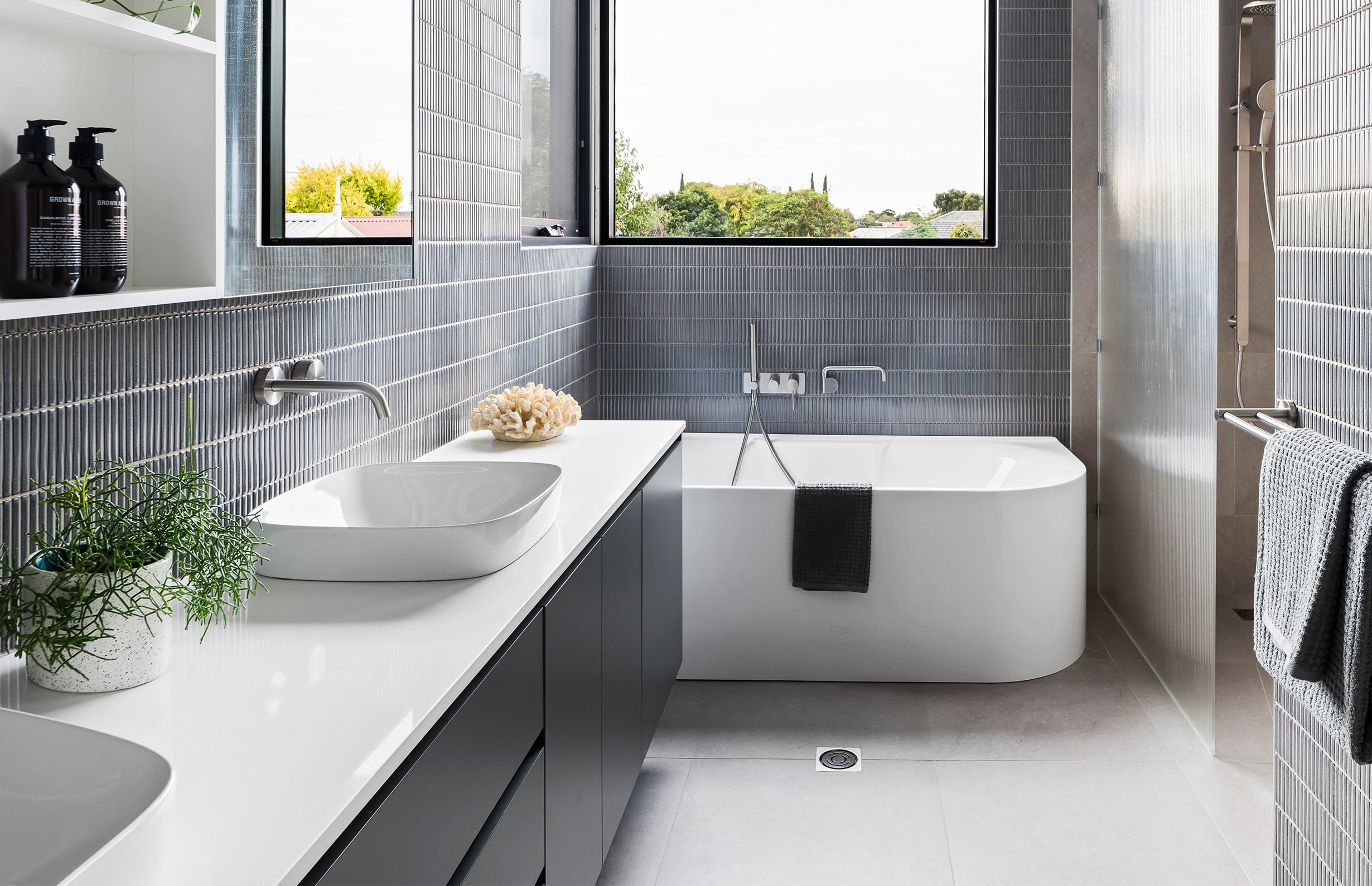 PHOENIX AXIA WALL BASIN / BATH CURVED OUTLET MIXER SET 180MM CHROME