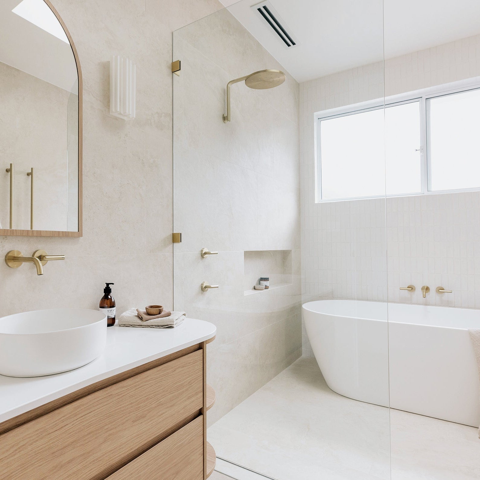 PHOENIX VIVID SLIMLINE HIGH-RISE SHOWER ARM ROUND PLATE 300MM BRUSHED GOLD