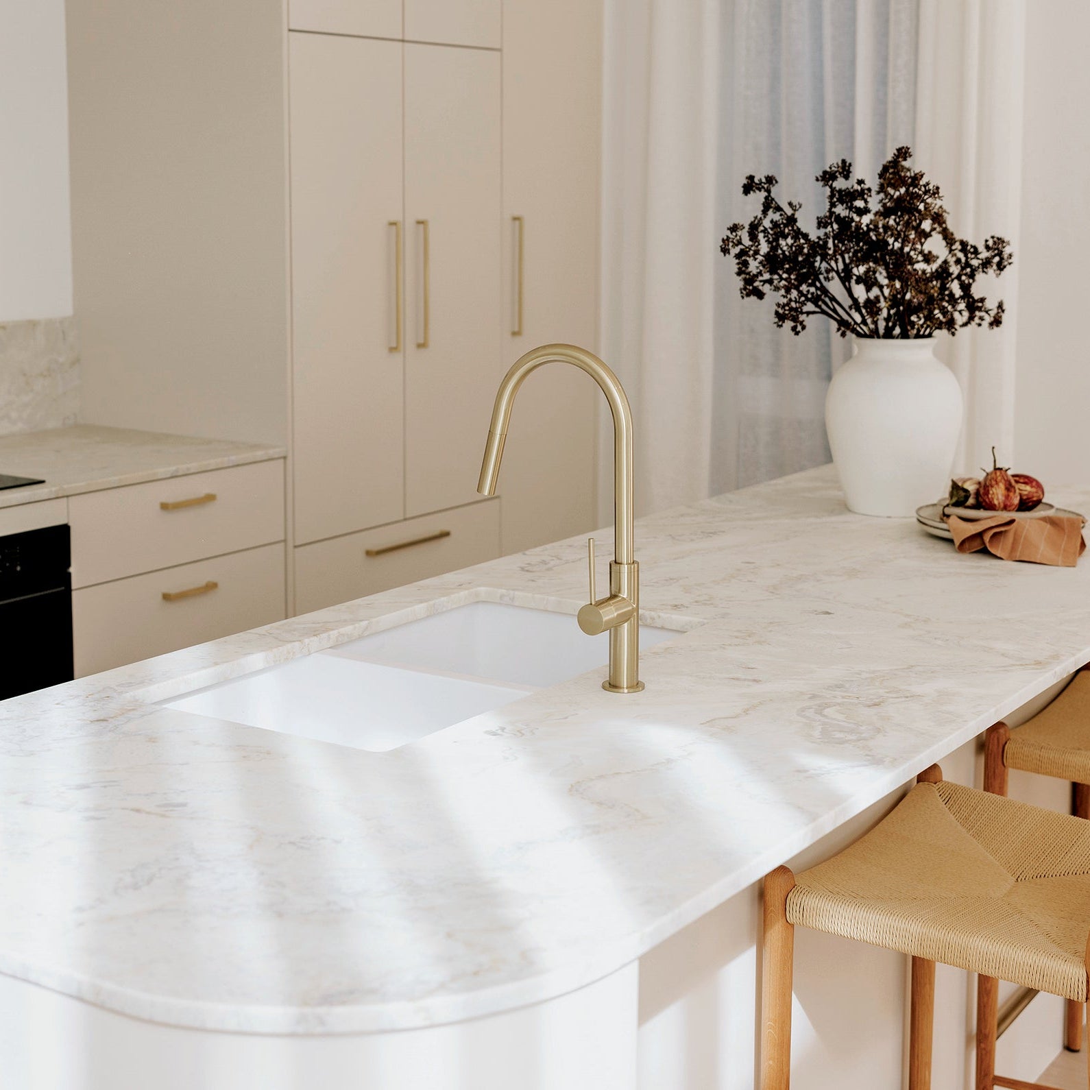 PHOENIX VIVID SLIMLINE LEAD FREE PULL OUT SINK MIXER 397MM BRUSHED GOLD