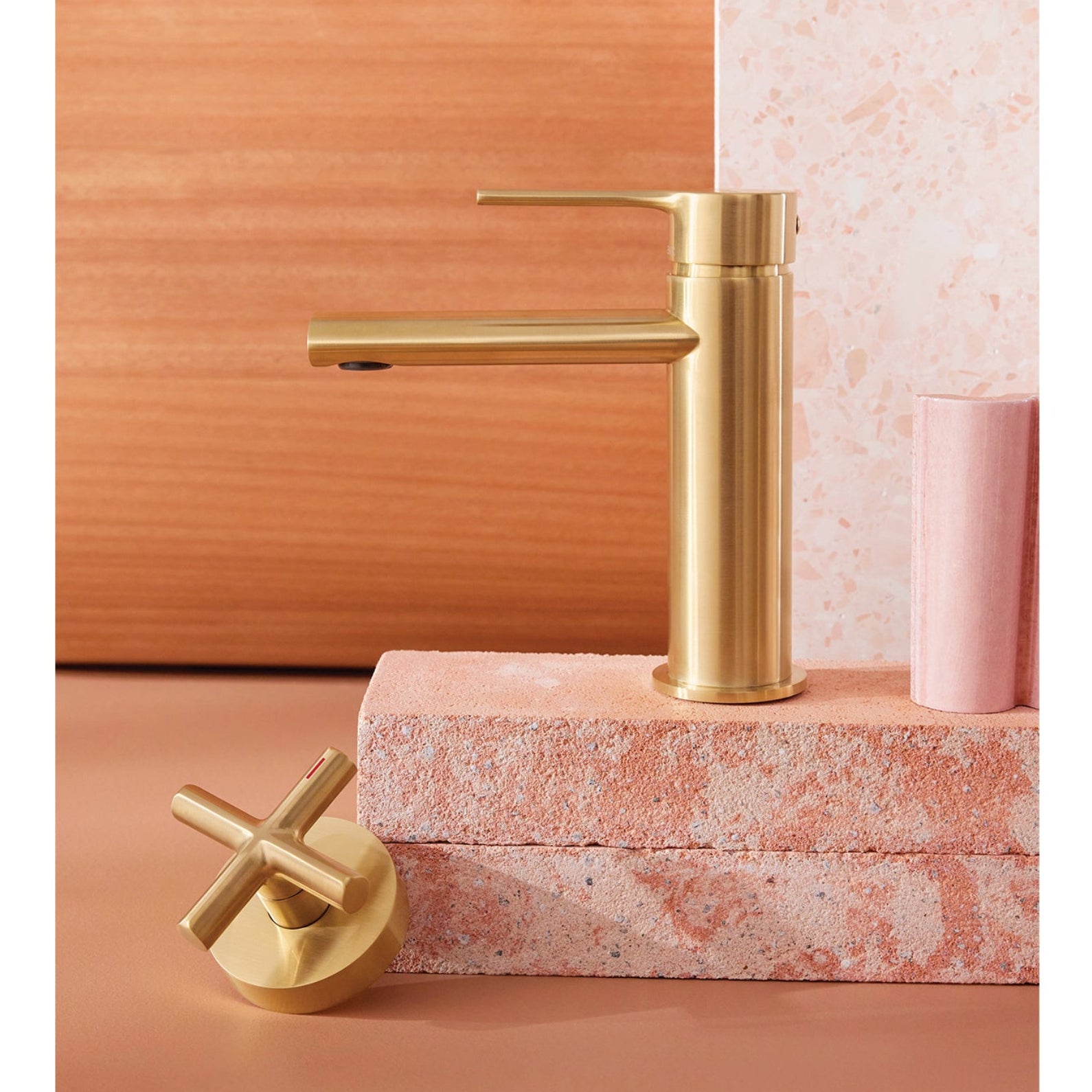 PHOENIX VIVID SLIMLINE LEAD FREE PLUS WALL TOP ASSEMBLIES BRUSHED GOLD