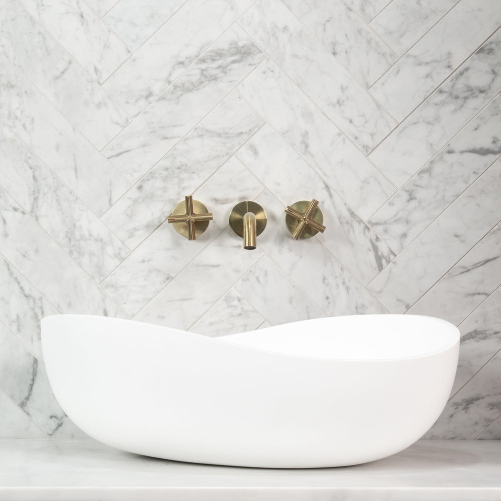 ENFLAIR WAVE OVAL SHAPE ABOVE COUNTER BASIN GLOSS WHITE 600MM